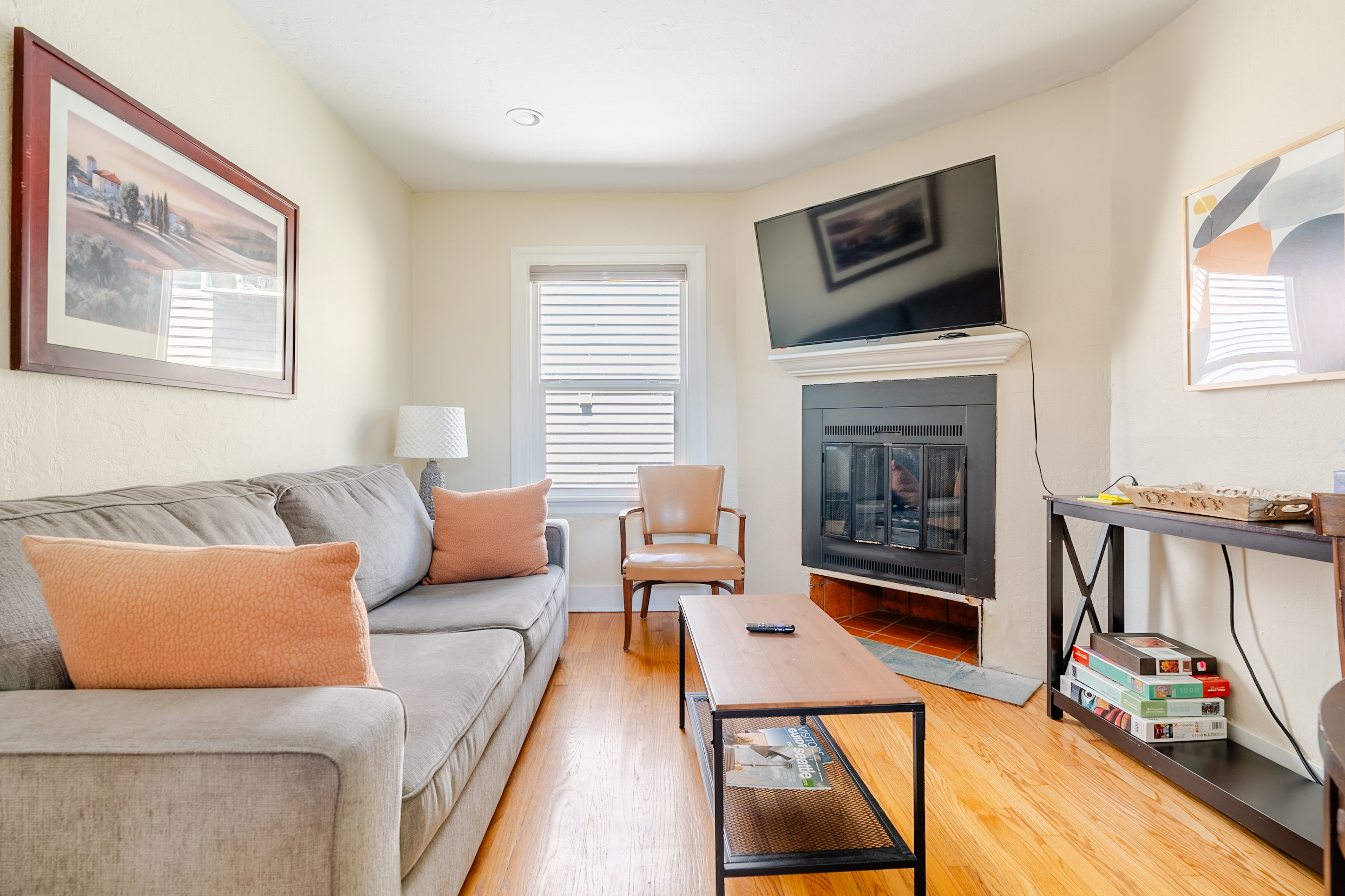 Capitol Hill 2 Bedroom Suite