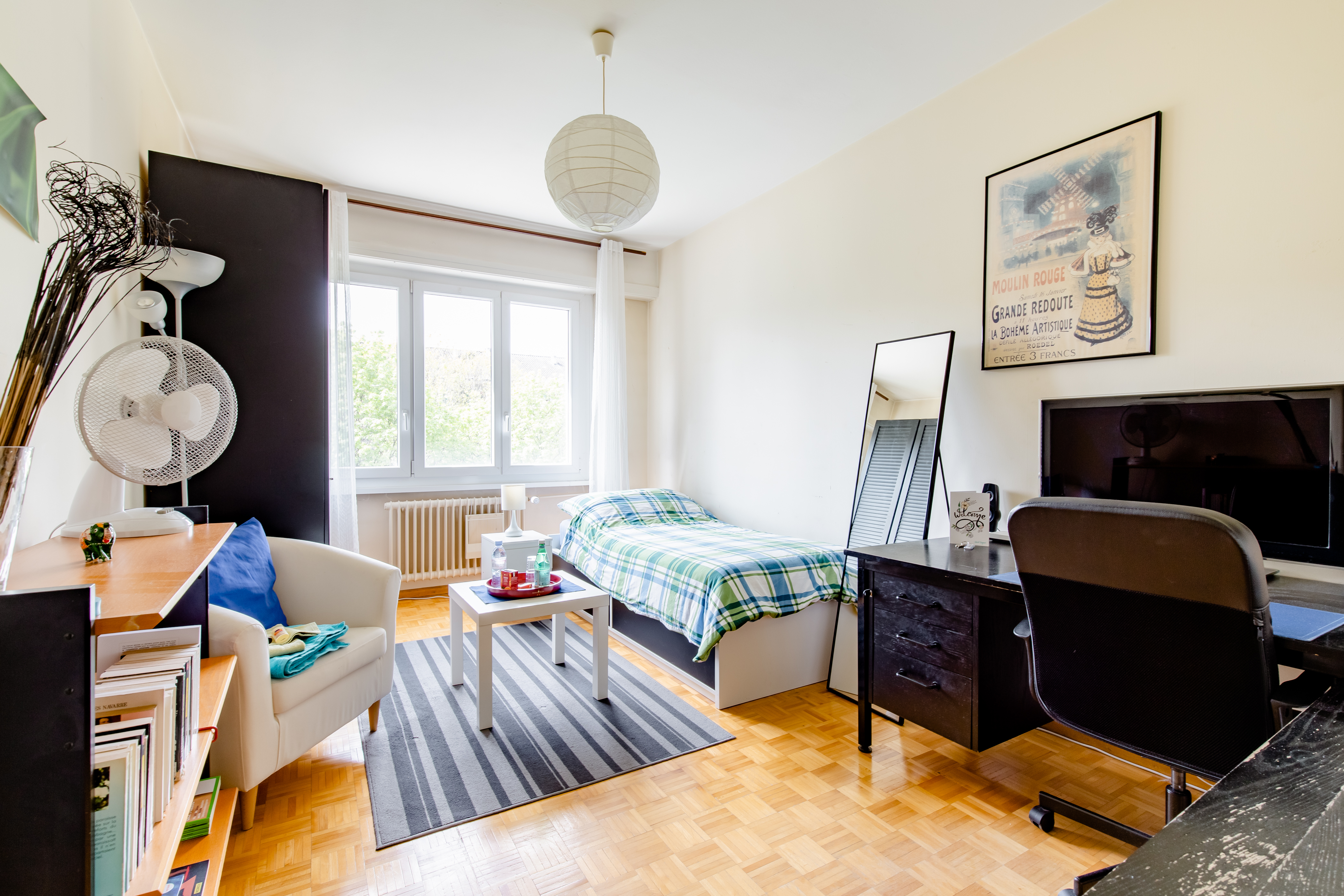 Large and cosy room close UN and railway station in Commune de Genève, Geneva