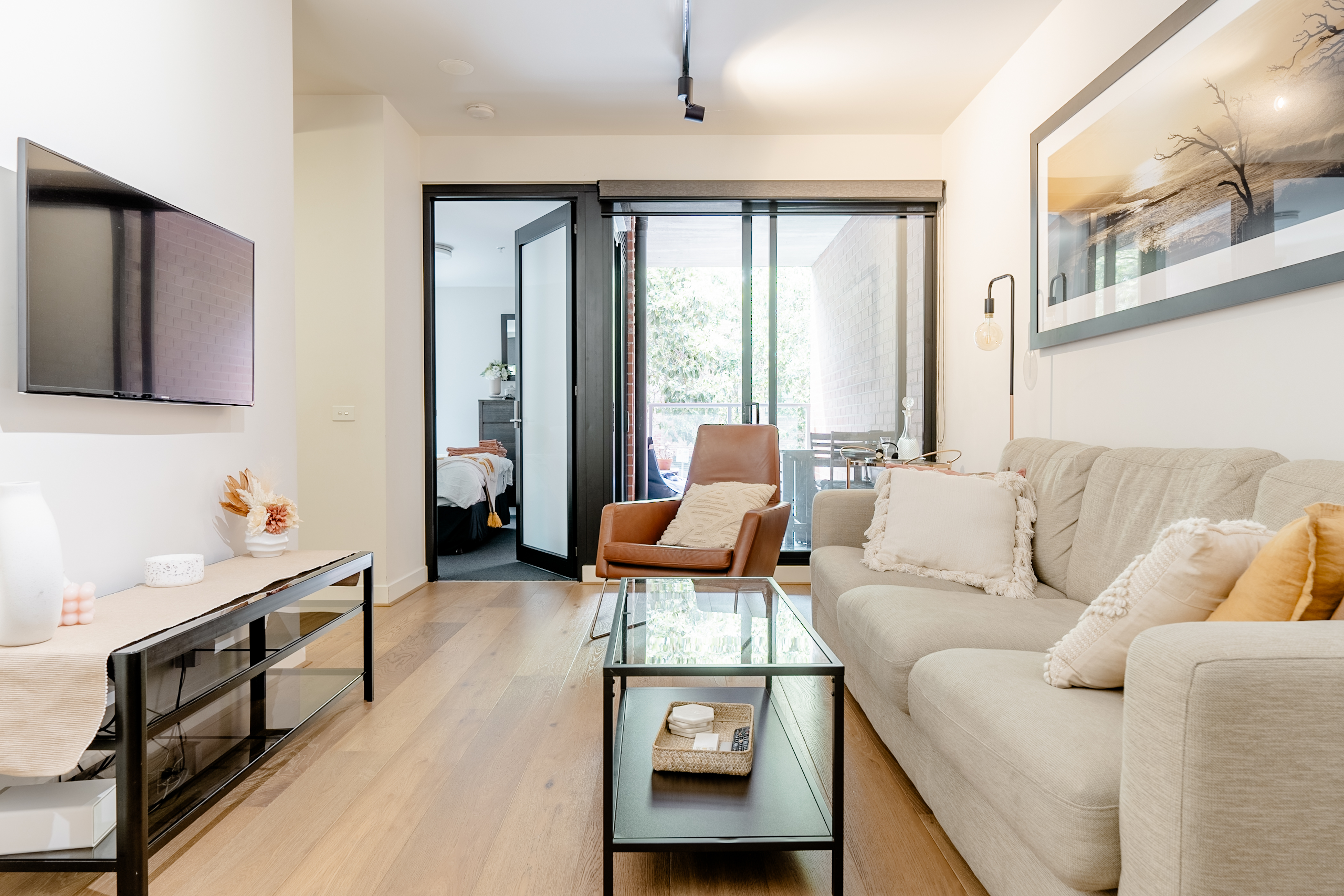 Stylish Riverside​ Apartment near Victoria​ Park