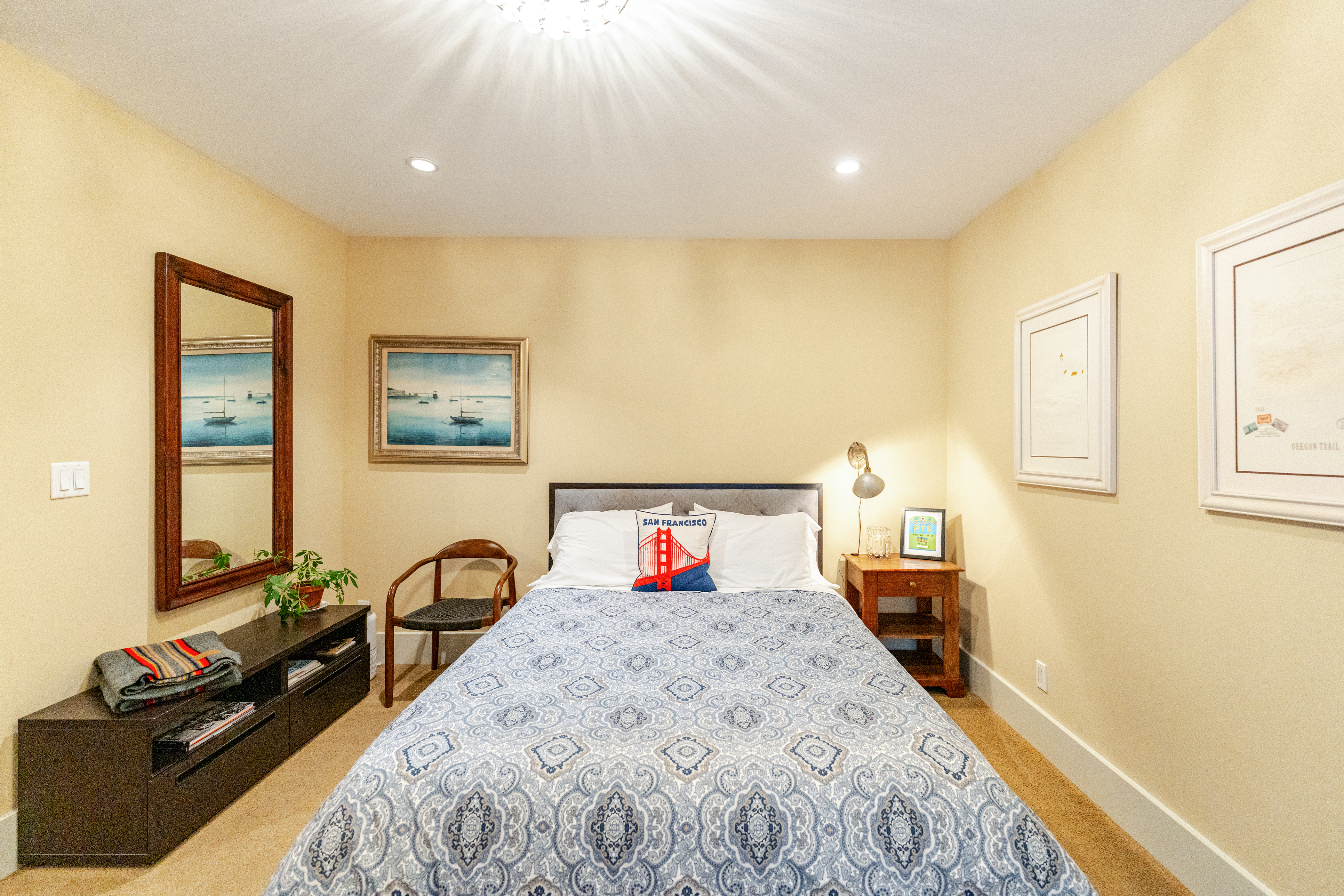 Private, quiet, cozy, fully loaded kitchenette