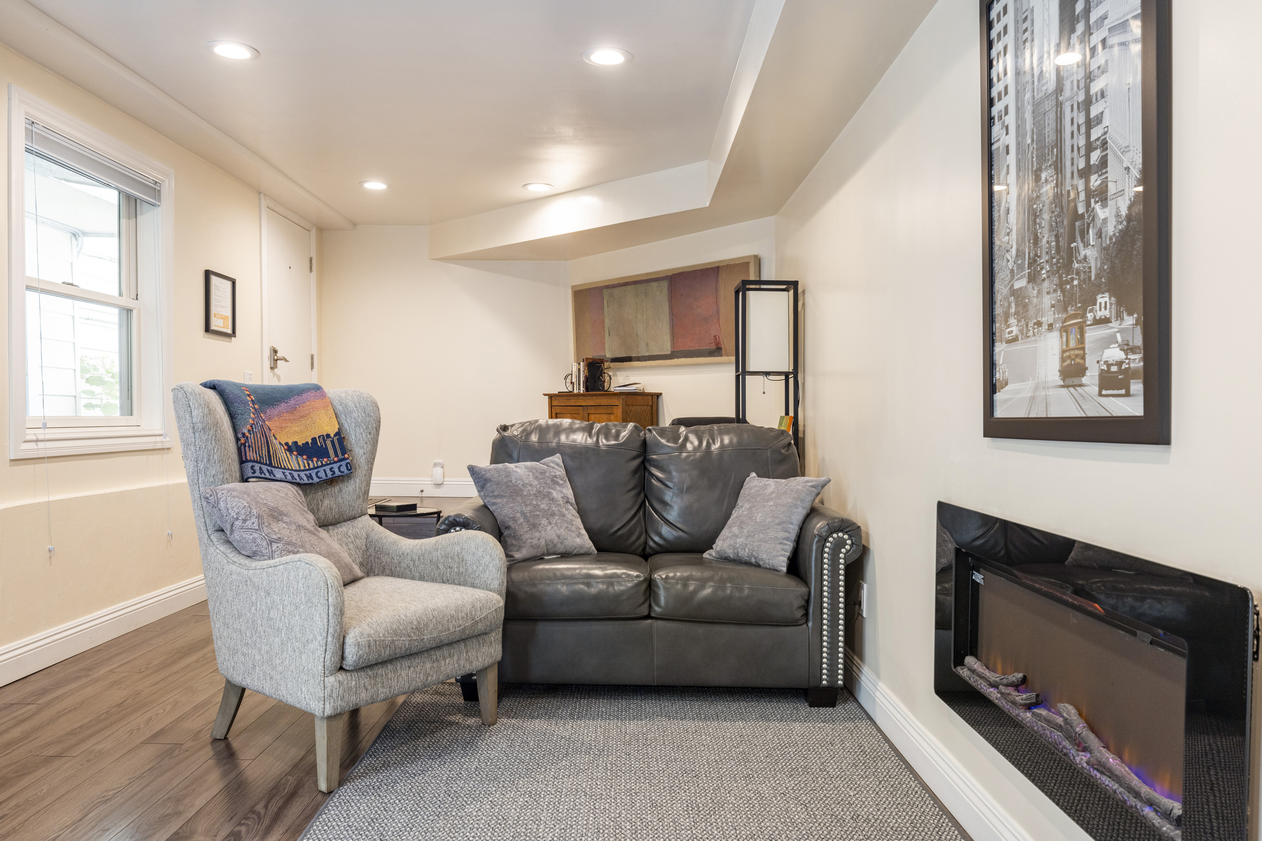 The Suite! Large cozy studio with private entrance