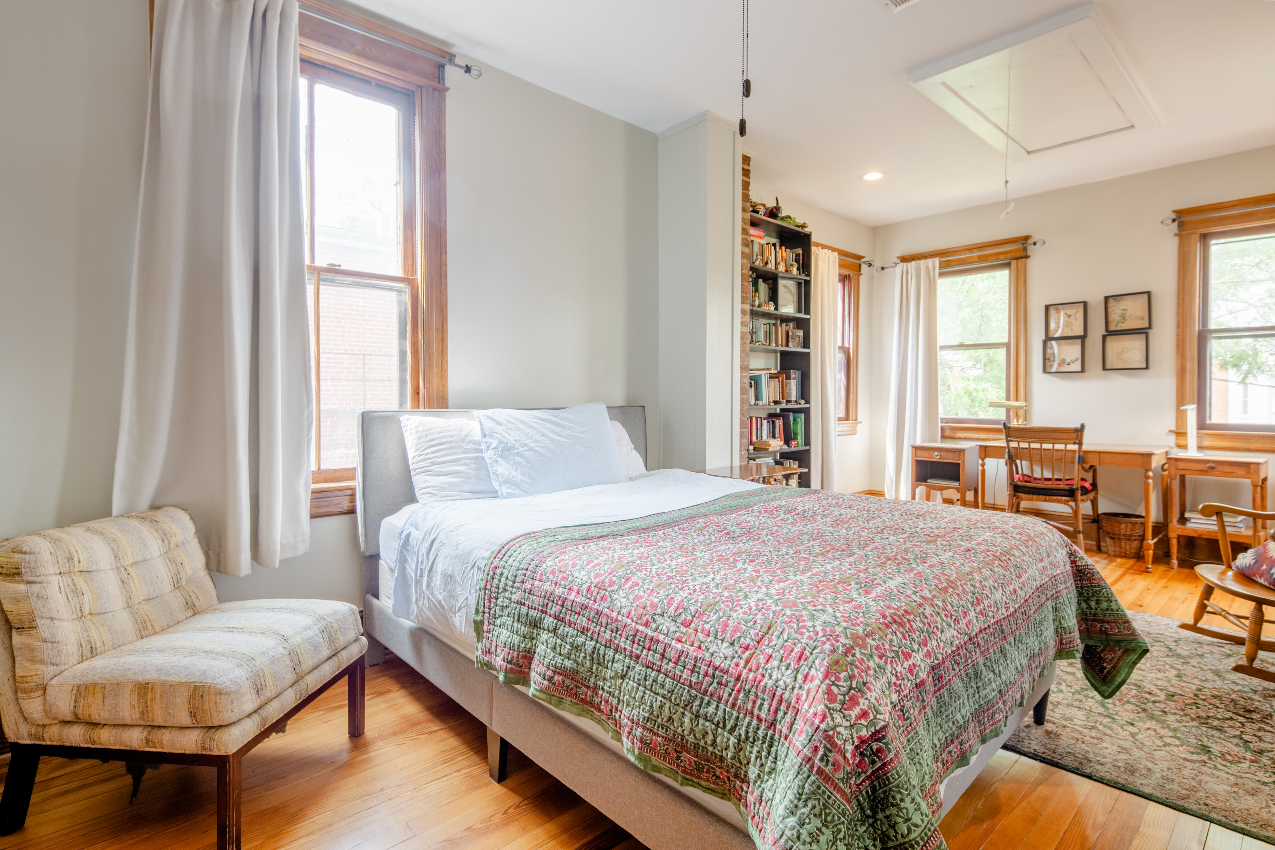 Exceptionally large and bright bedroom in Capitol Hill, Lincoln Park, Washington Dc