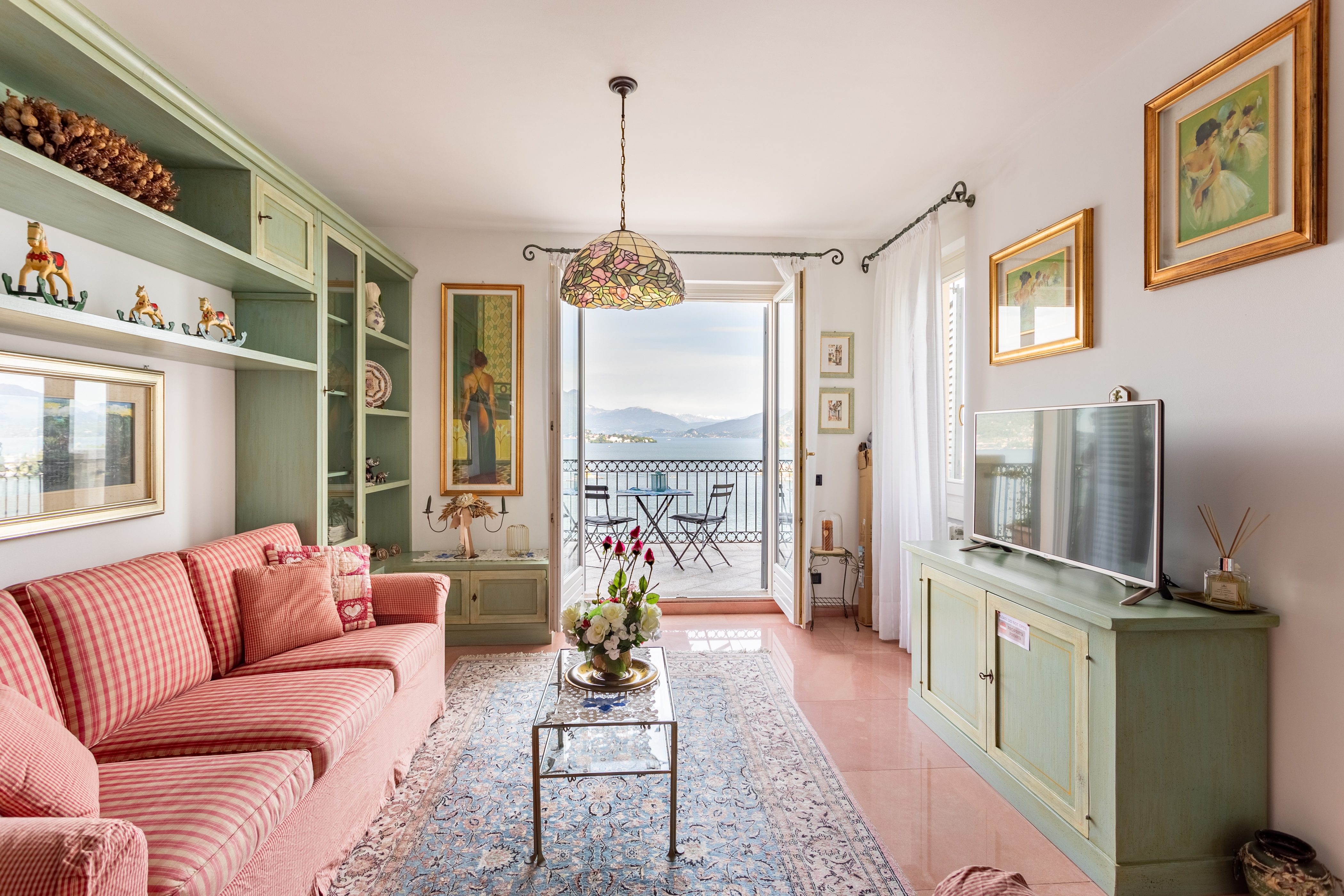 The bow window on Lake Maggiore
