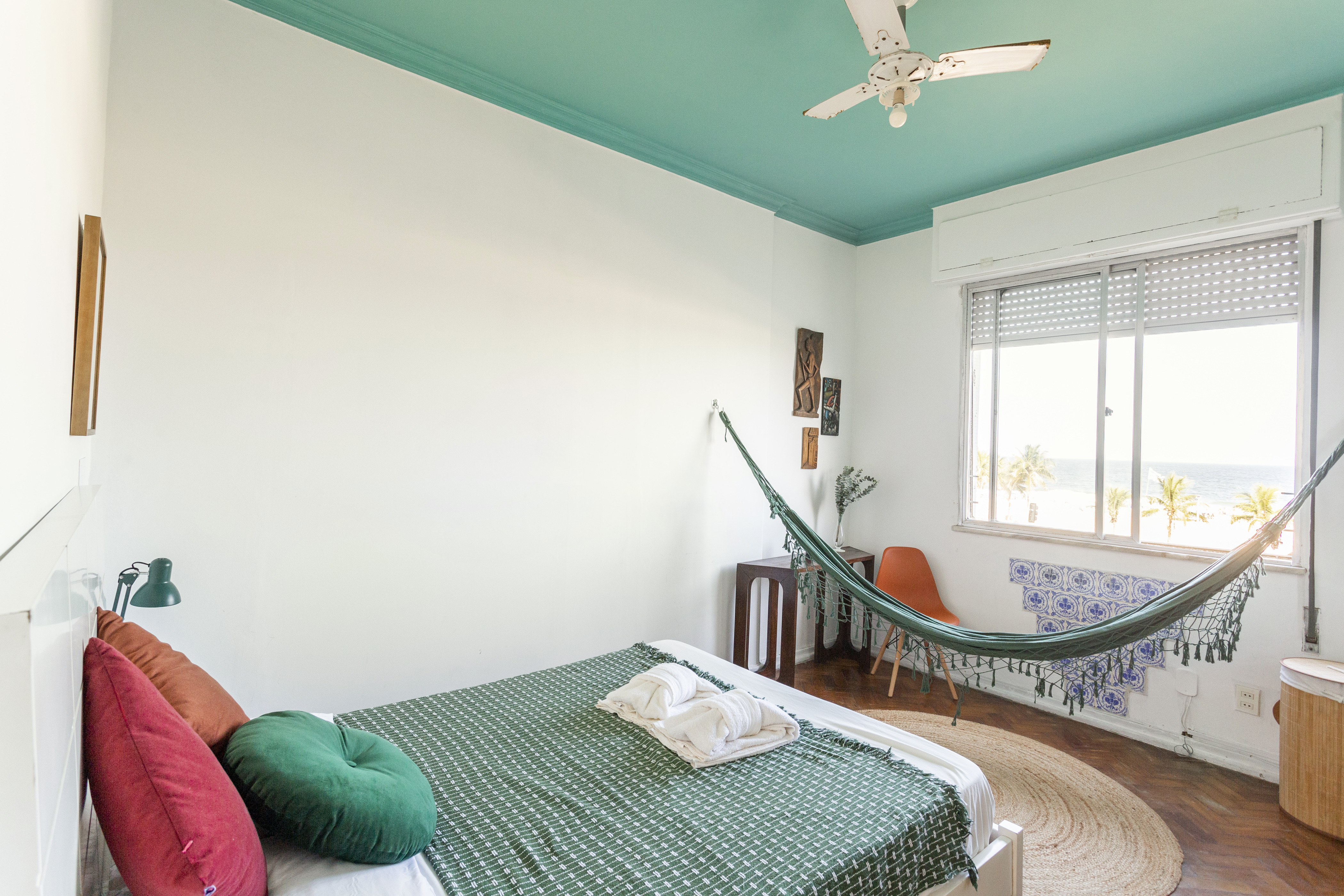 Private room with private bathroom, beach front!
