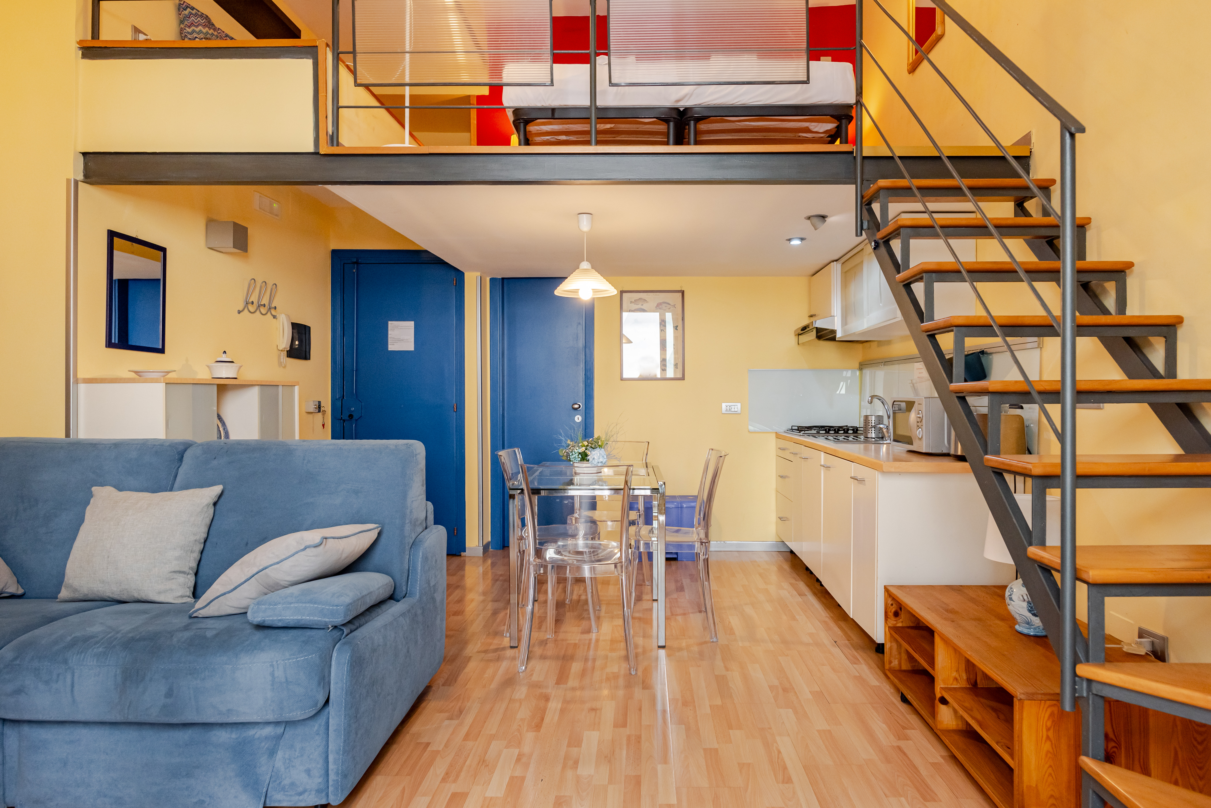 charming small apartment and tours in San Giuseppe, Naples