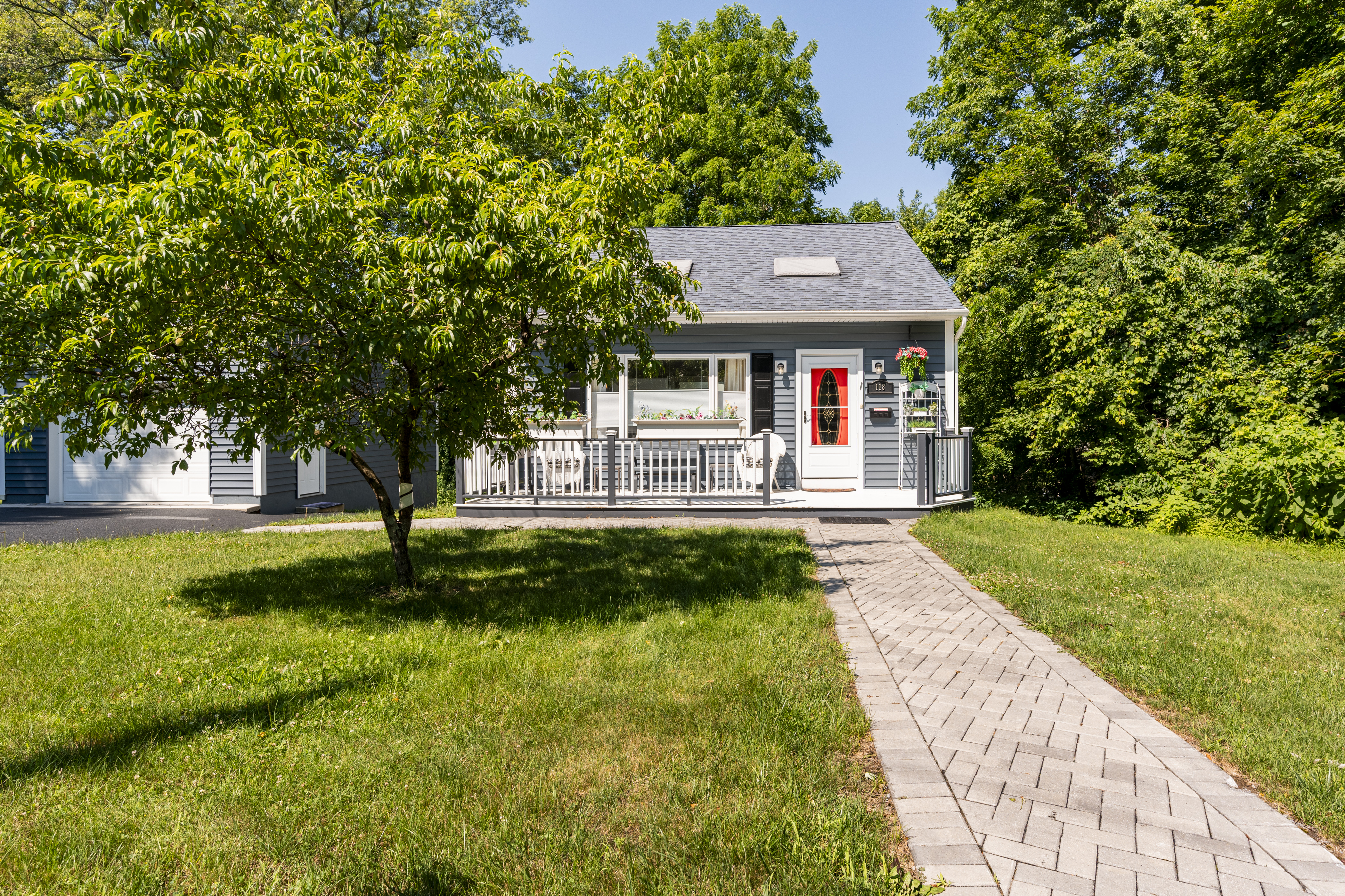 Contemporary Rhinebeck Private Village Retreat