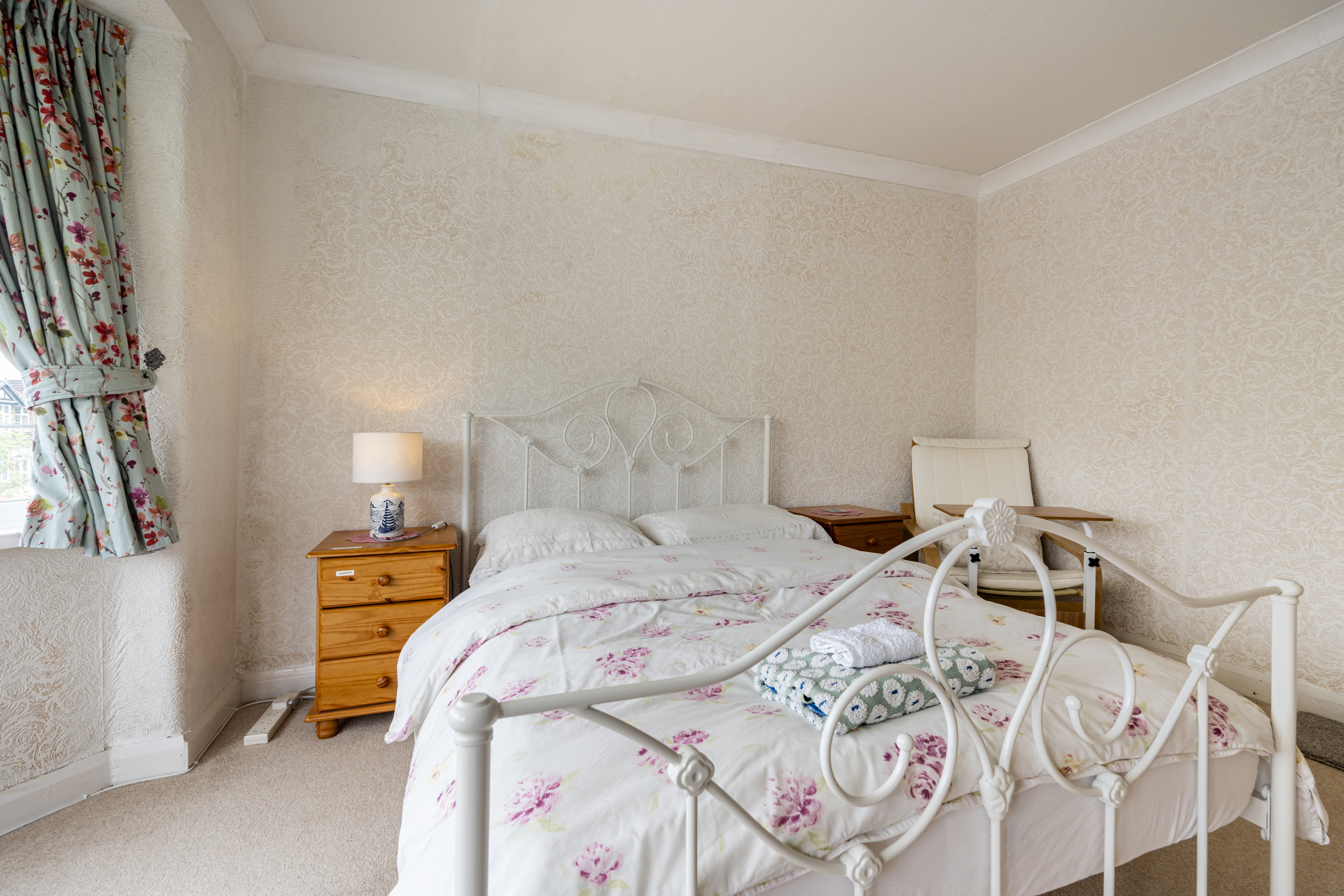 Spacious double bedroom, close to airport — rentals in Stockport District, Greater Manchester