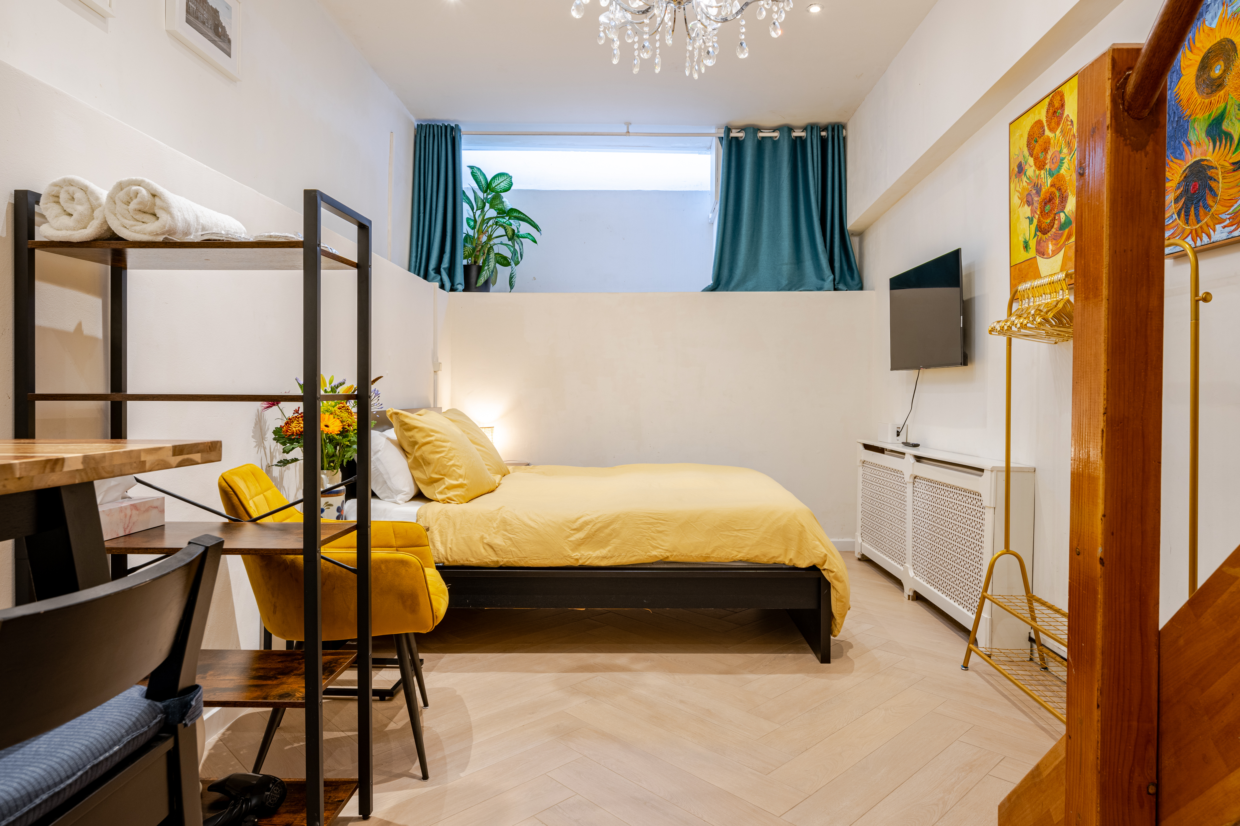 Modern Suite with private bathroom near Vondelpark