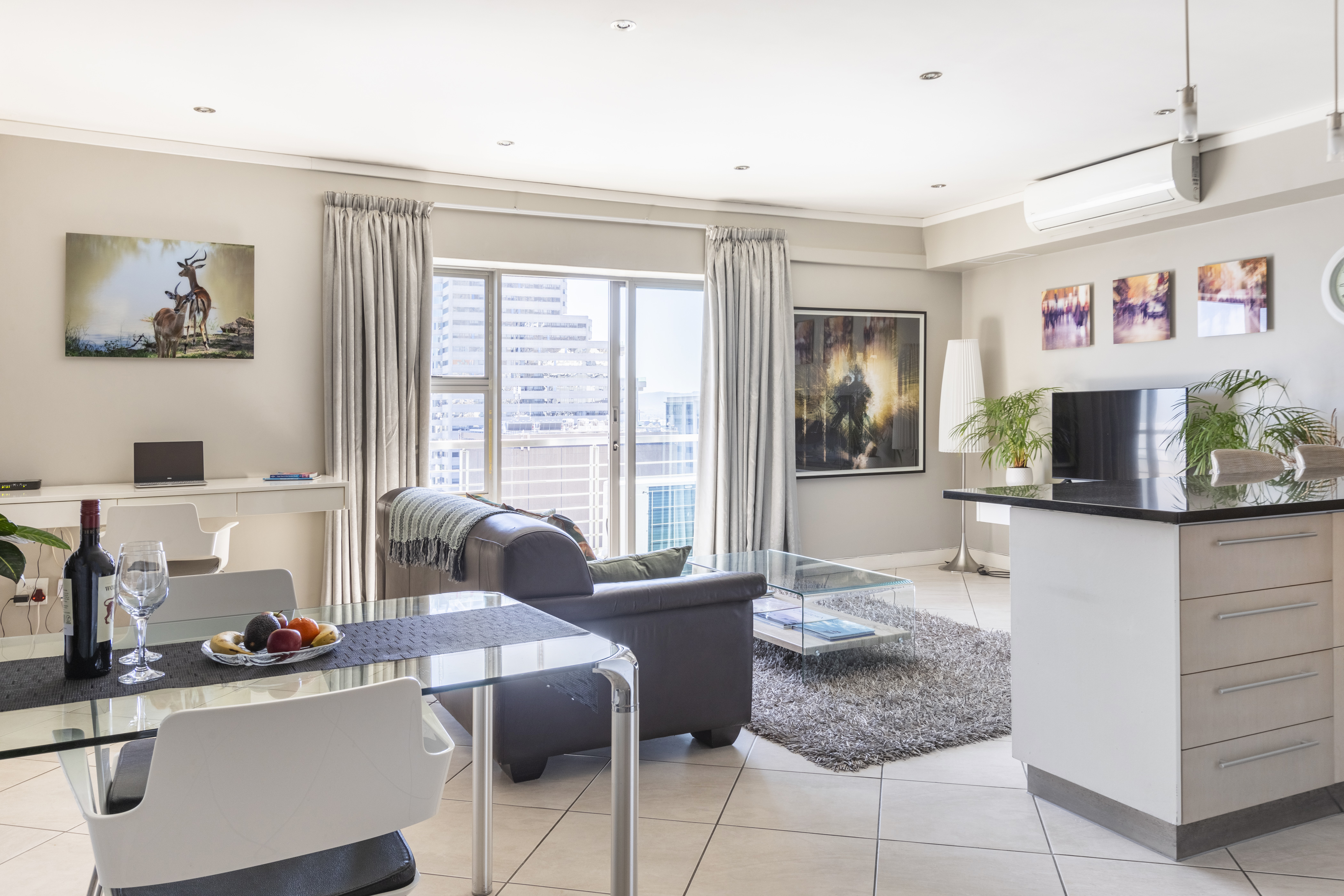 Stylish Apartment with Stunning Harbour Views