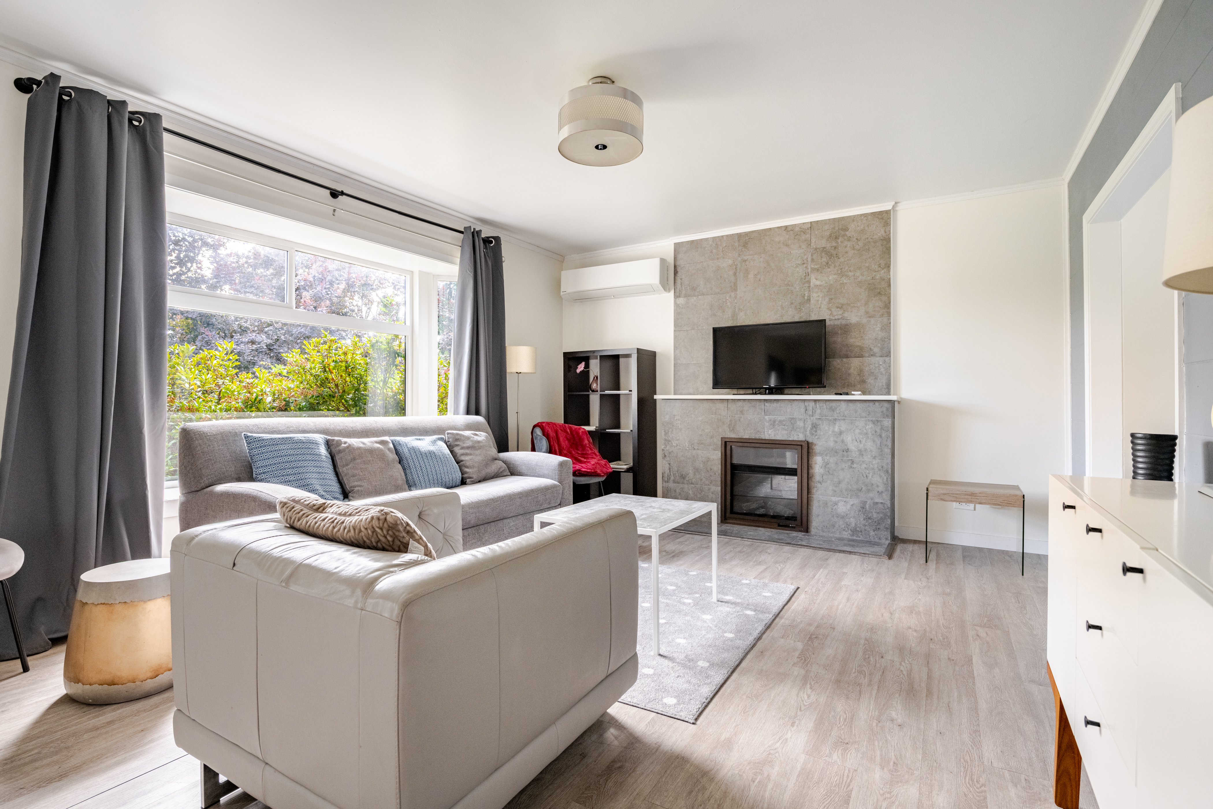 Spacious Living at Queen Elizabeth \Oakridge Park
