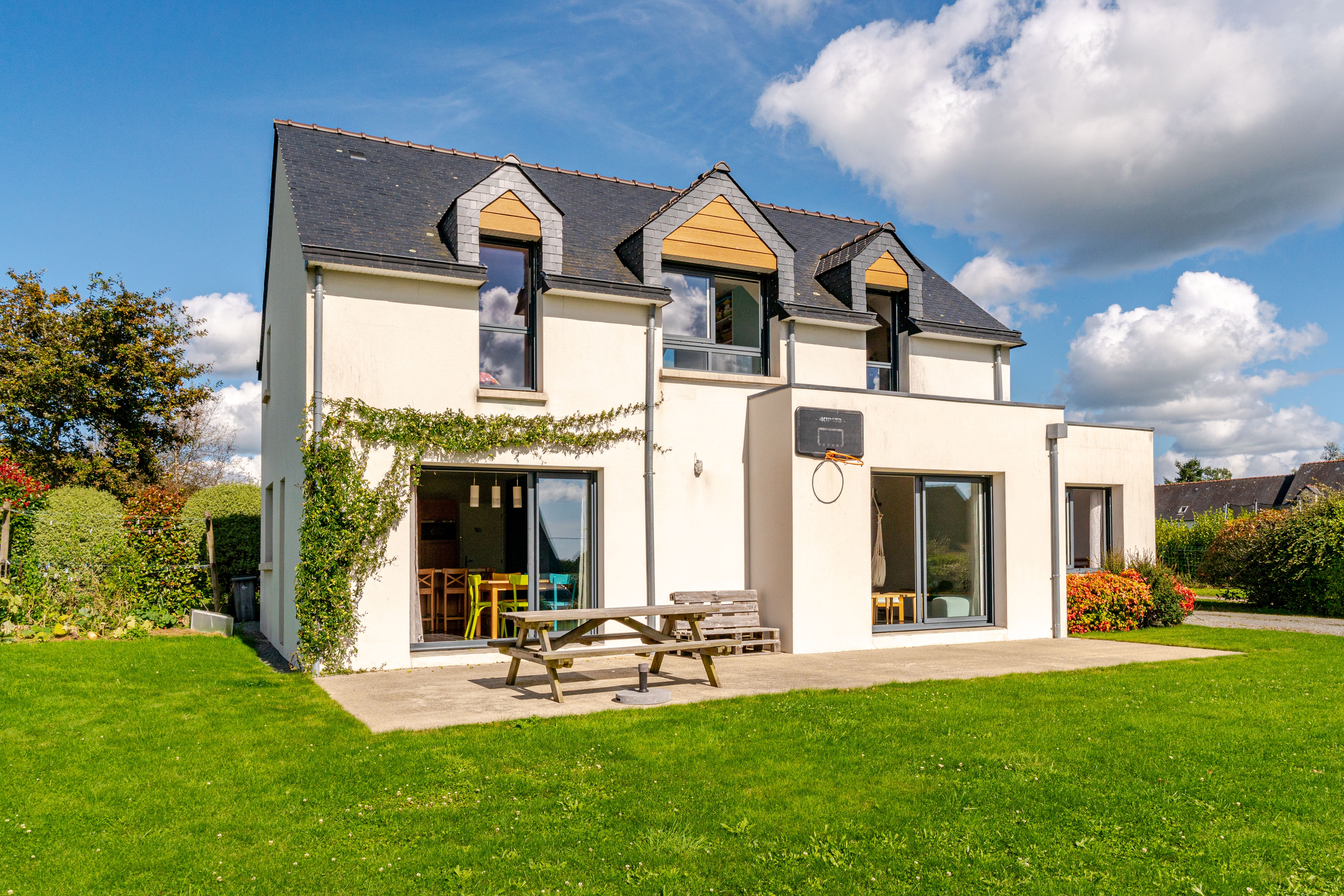 Contemporary house Pont Aven near the sea