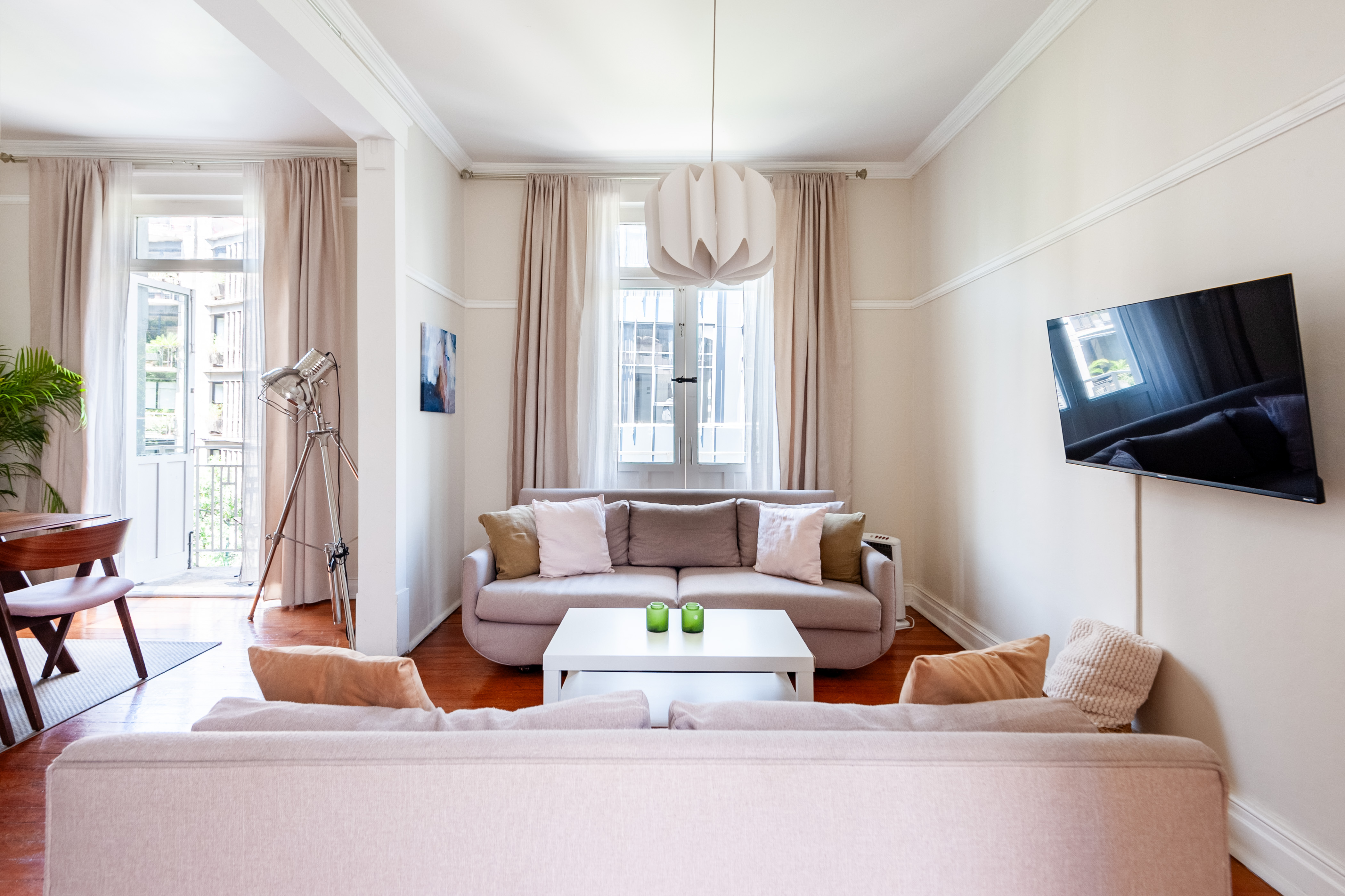 Bright & Historic | 3 Balconies | Prime Roma Norte