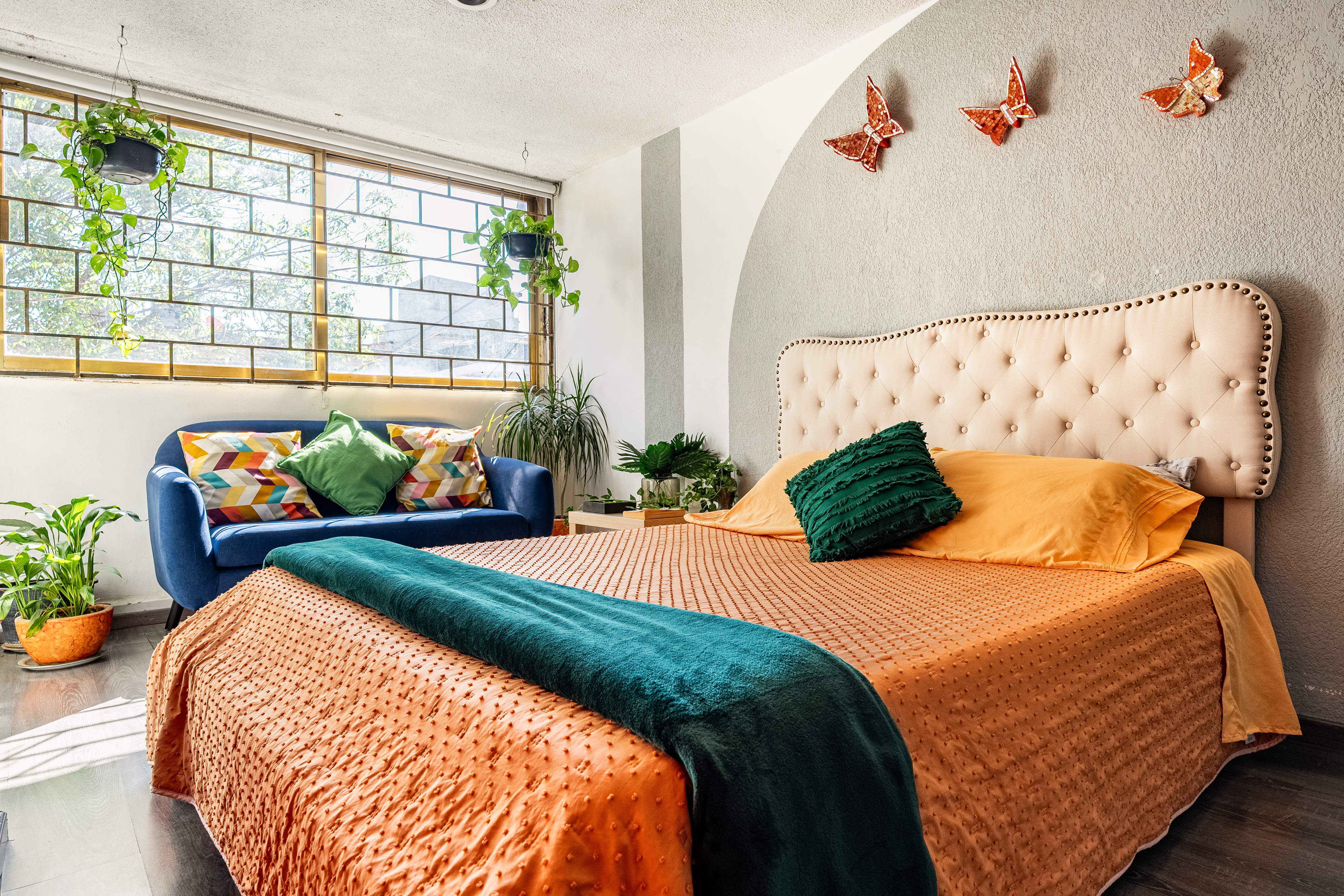 5 min to Airport in a Safe and traditional area