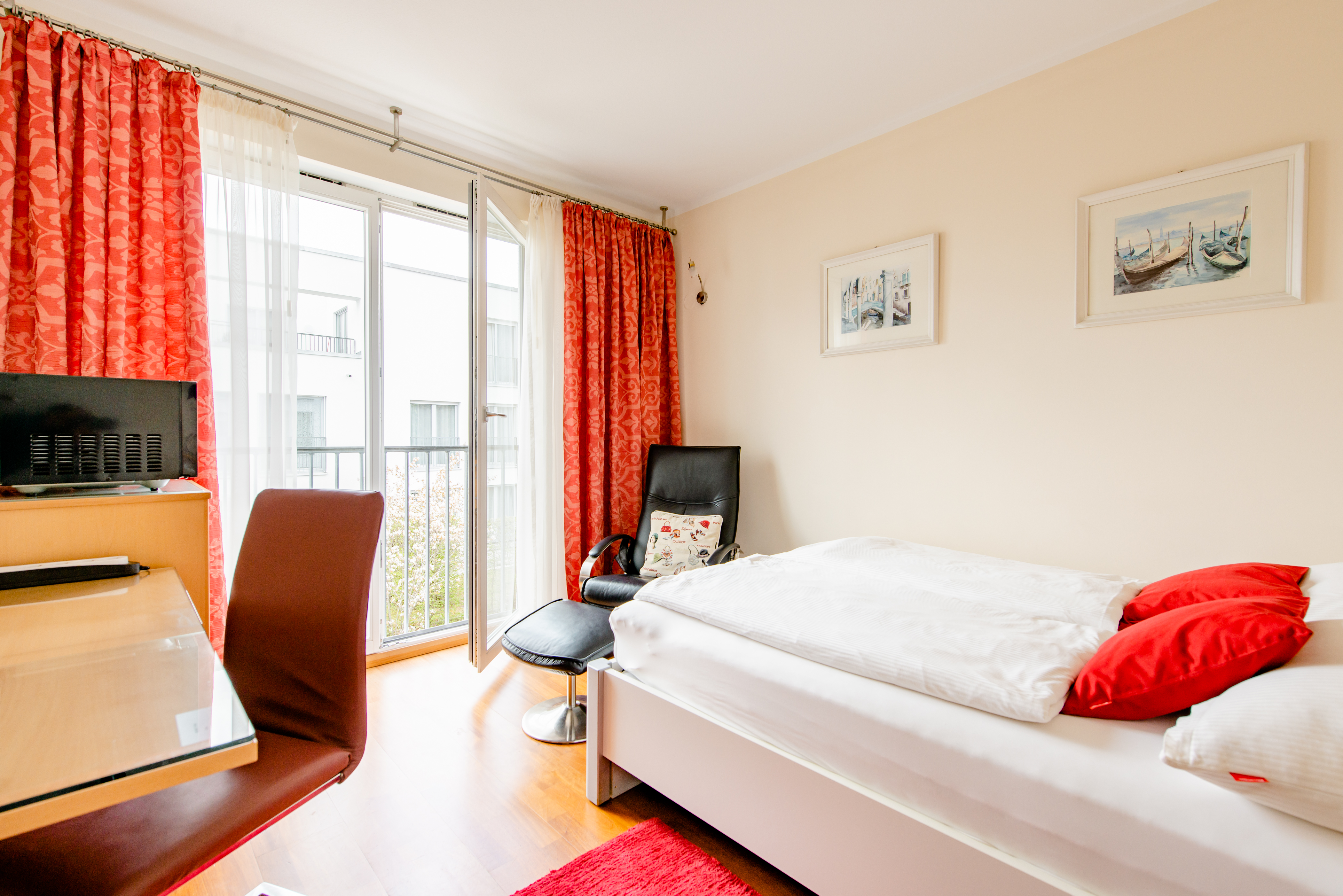 Directly loc.t.t. fiera& Metro in Tudering-Riem, Munich