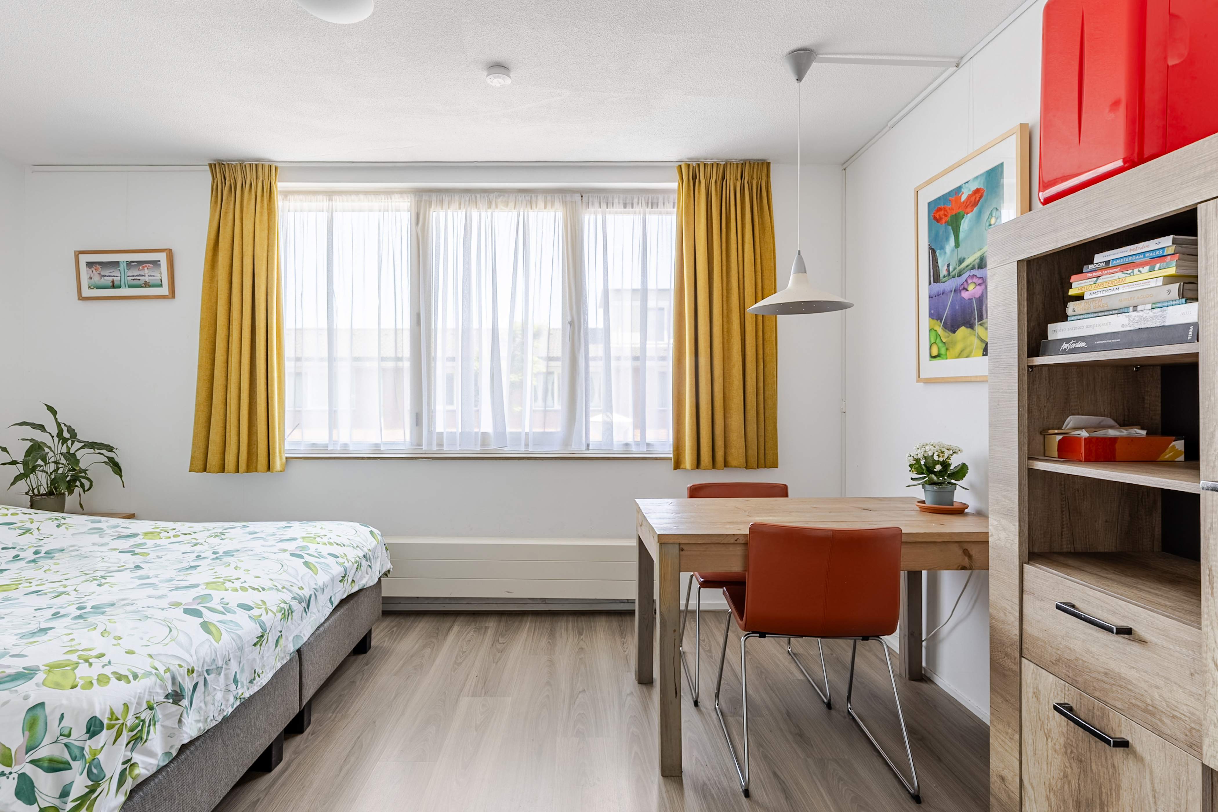 Quiet spacious room