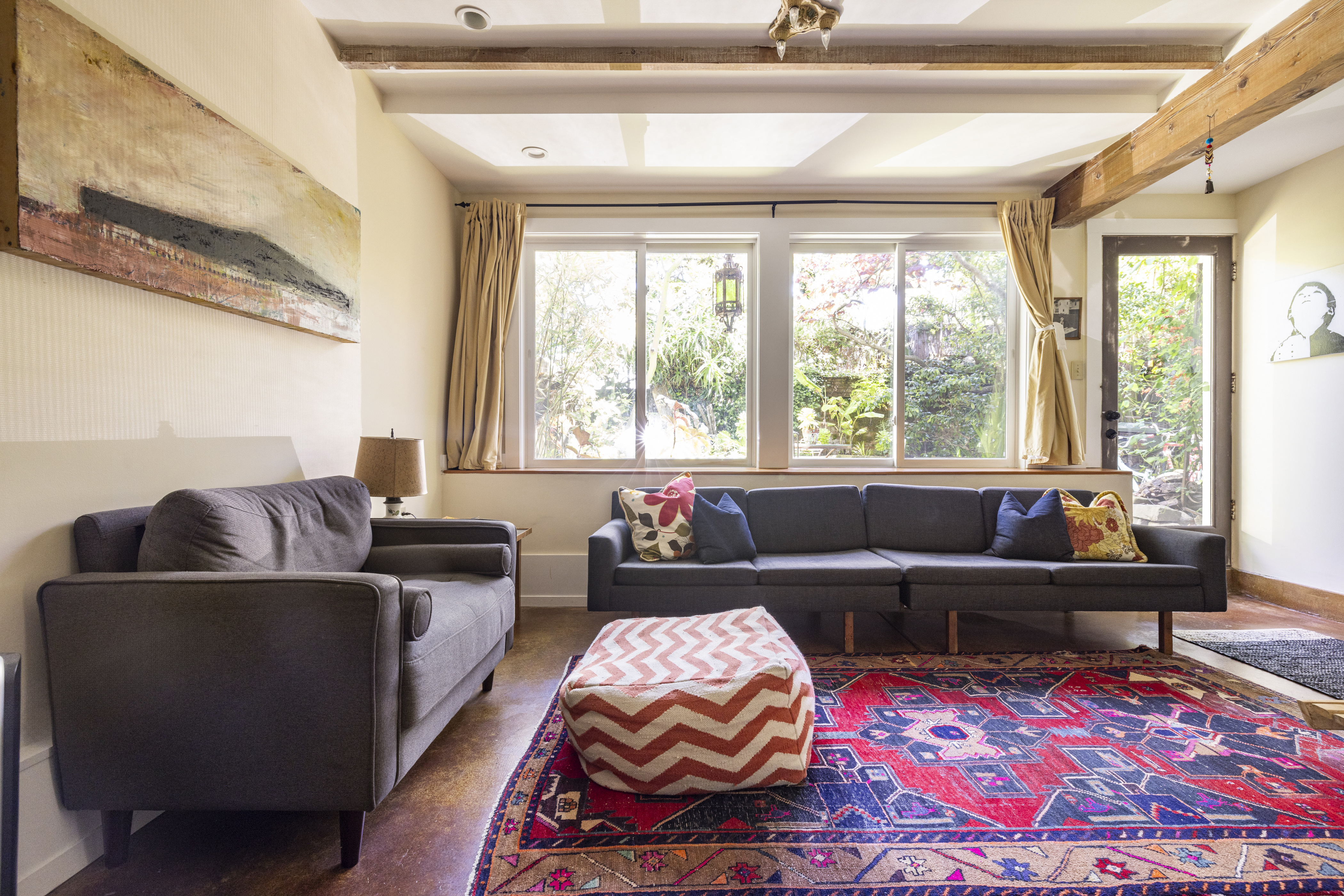 Stylish Spacious Garden Master Bedroom w/ en Suite