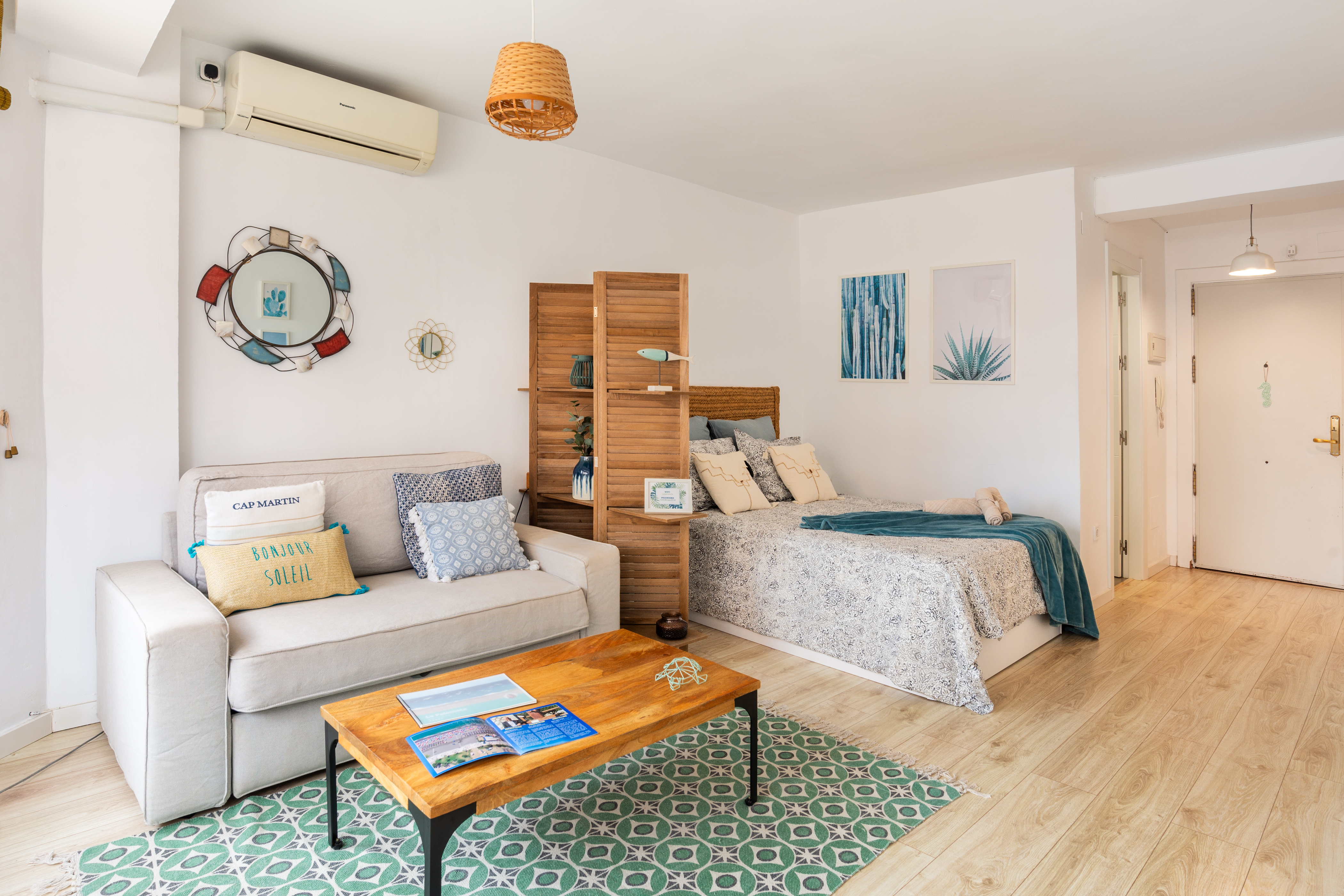 Beautiful centric studio. Seaviews. Pool. WiFi. AC