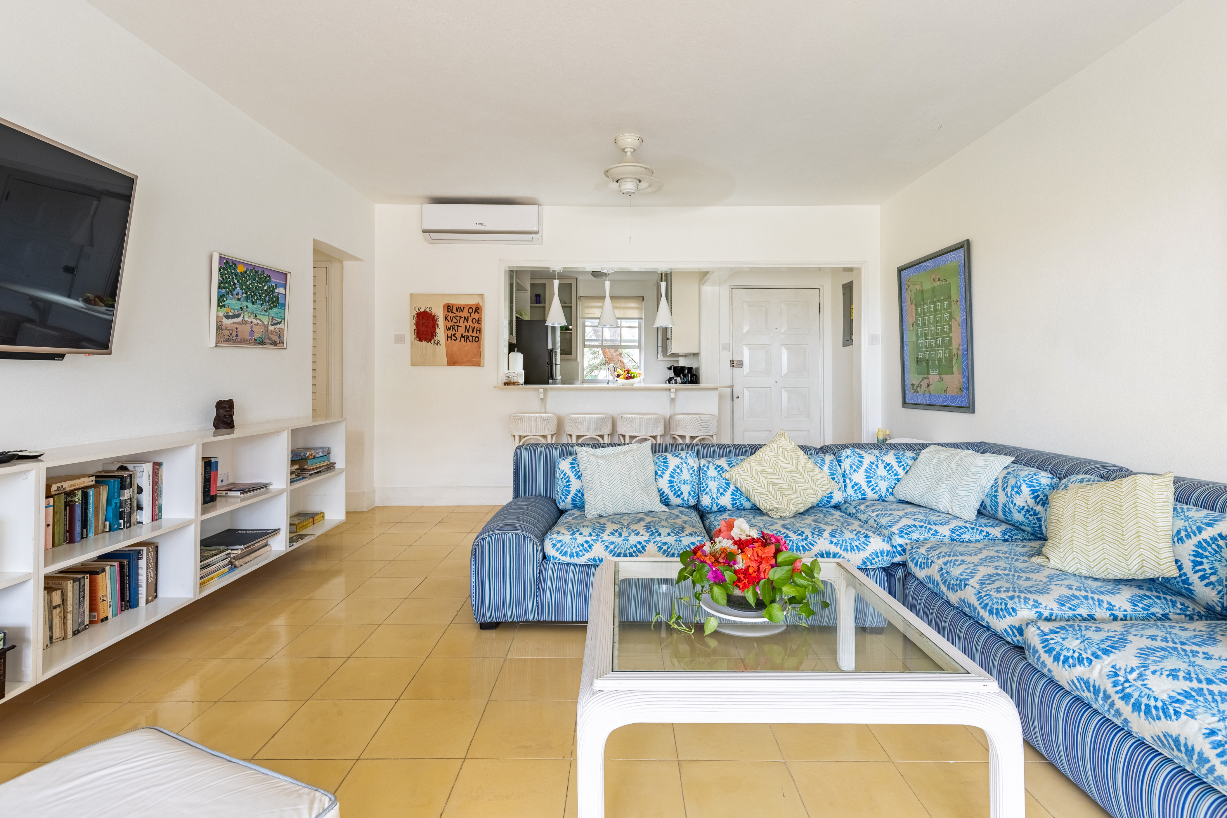 Superb 2 bedroom/2 bath Ocho Rios Beachfront Condo