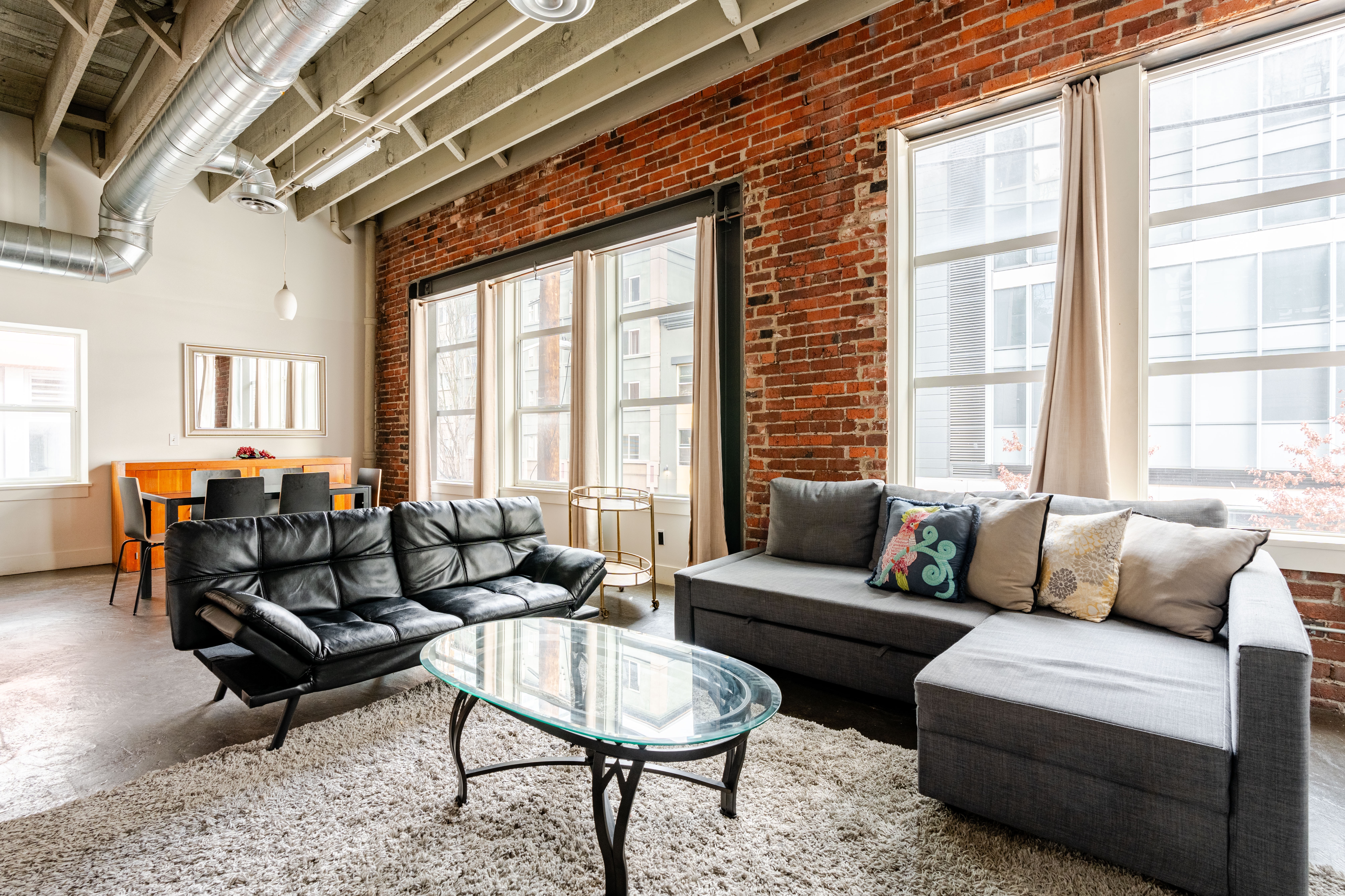 Kremrest - Artist Loft - Industrial, Clean, Fun