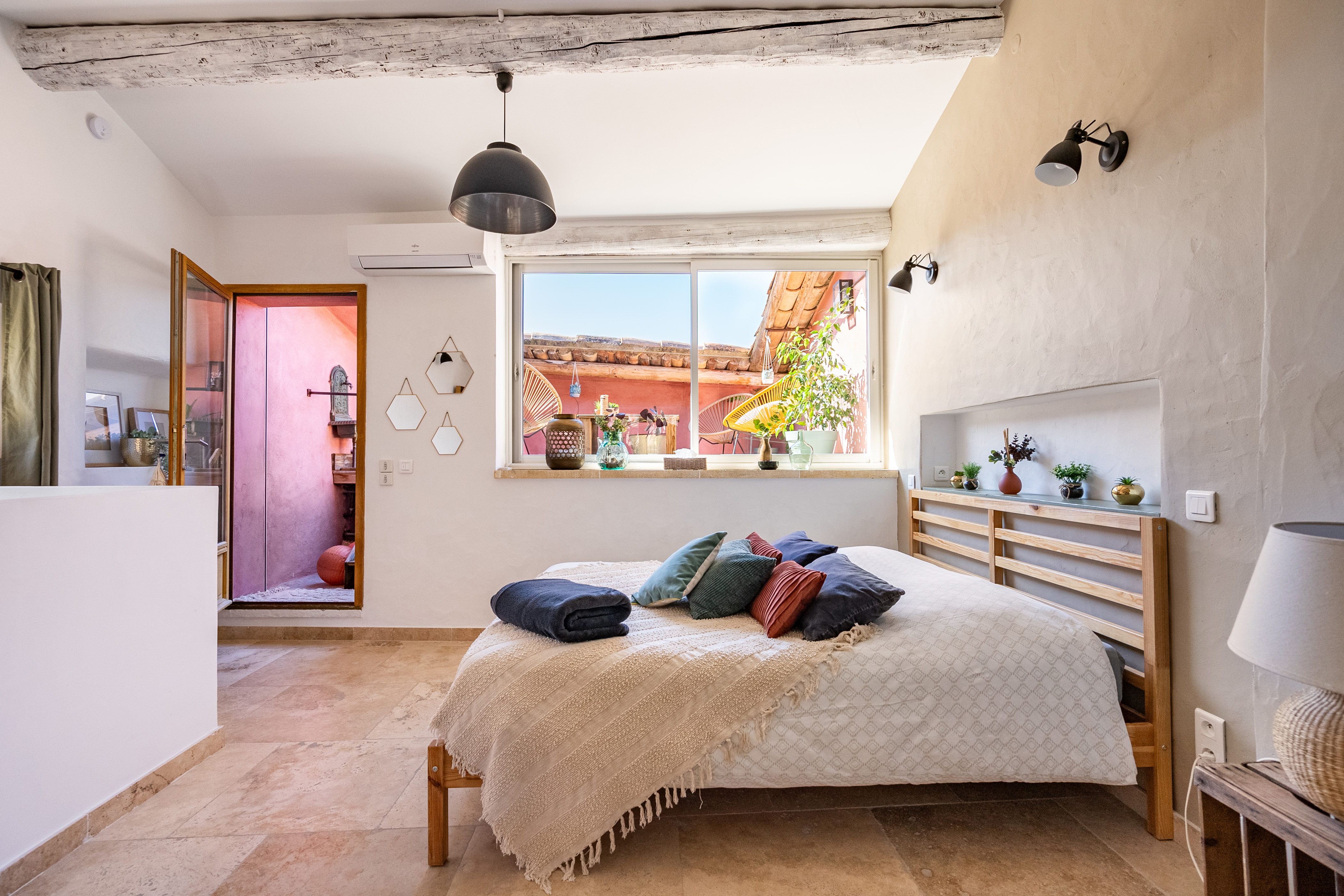 House in the heart of the village of Roussillon