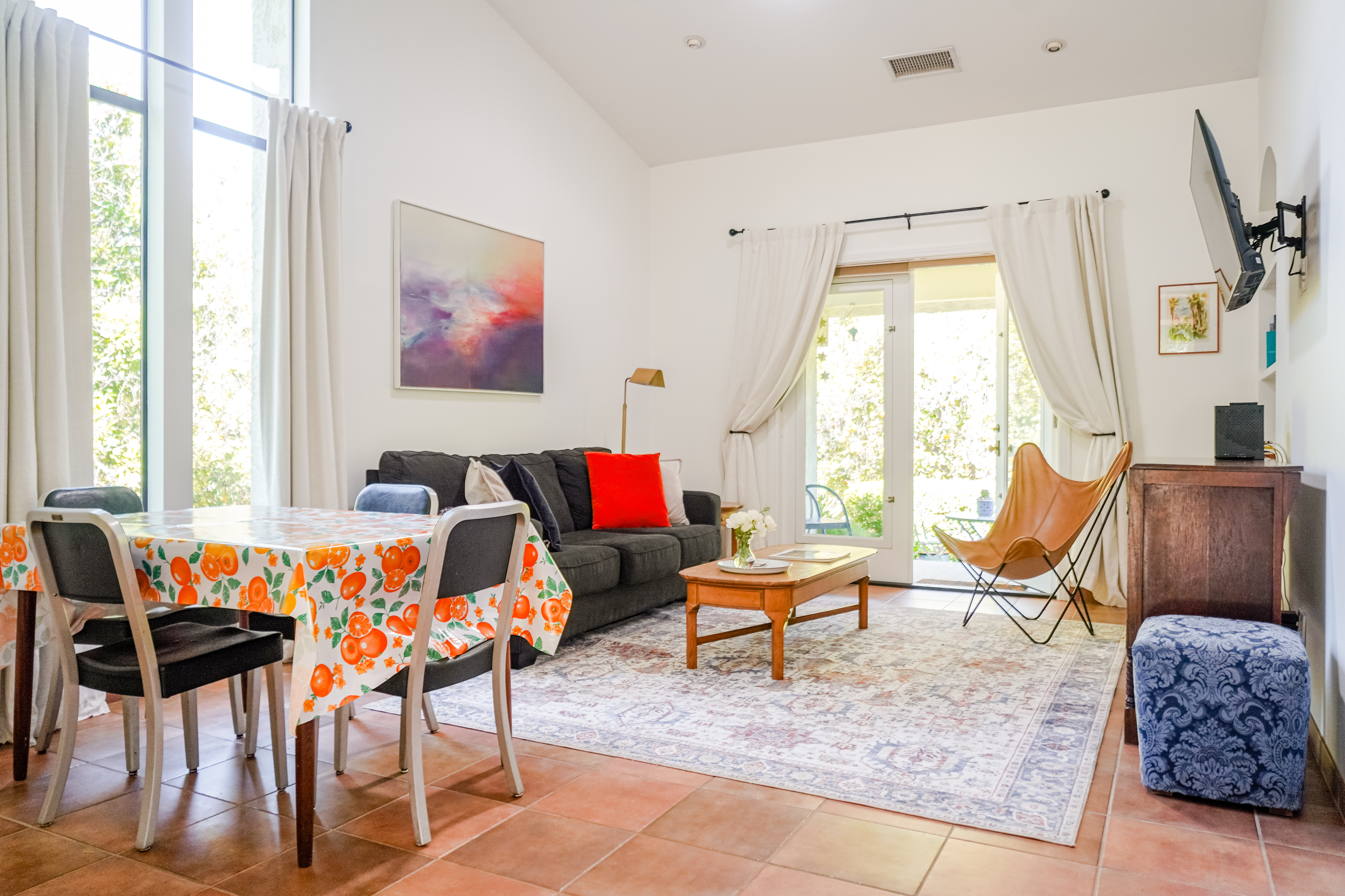 Serene Ojai East End Cottage in an Orange Grove