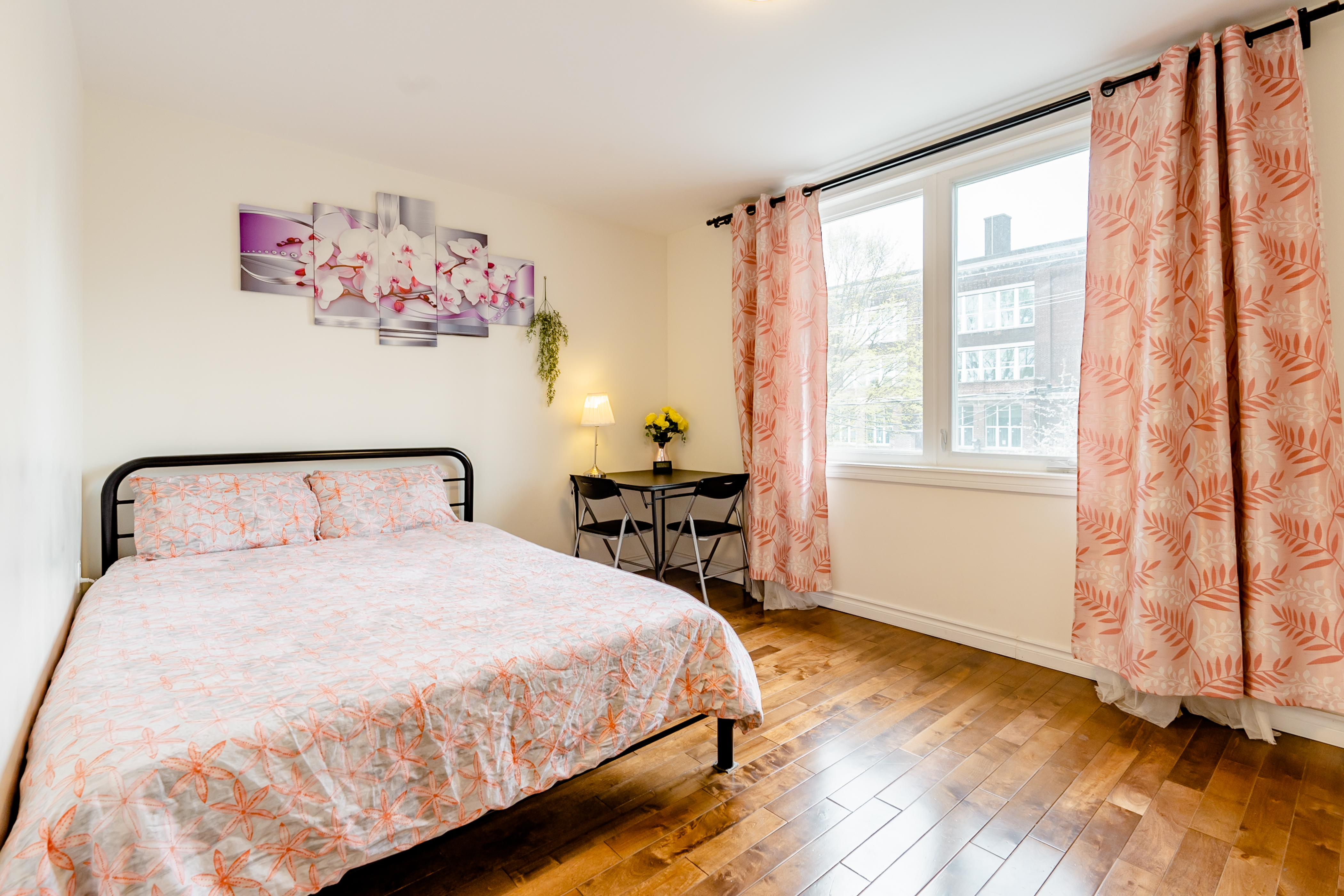 ⭐️Ensuite bath, Walk to restaurants, subway, ❤️DT