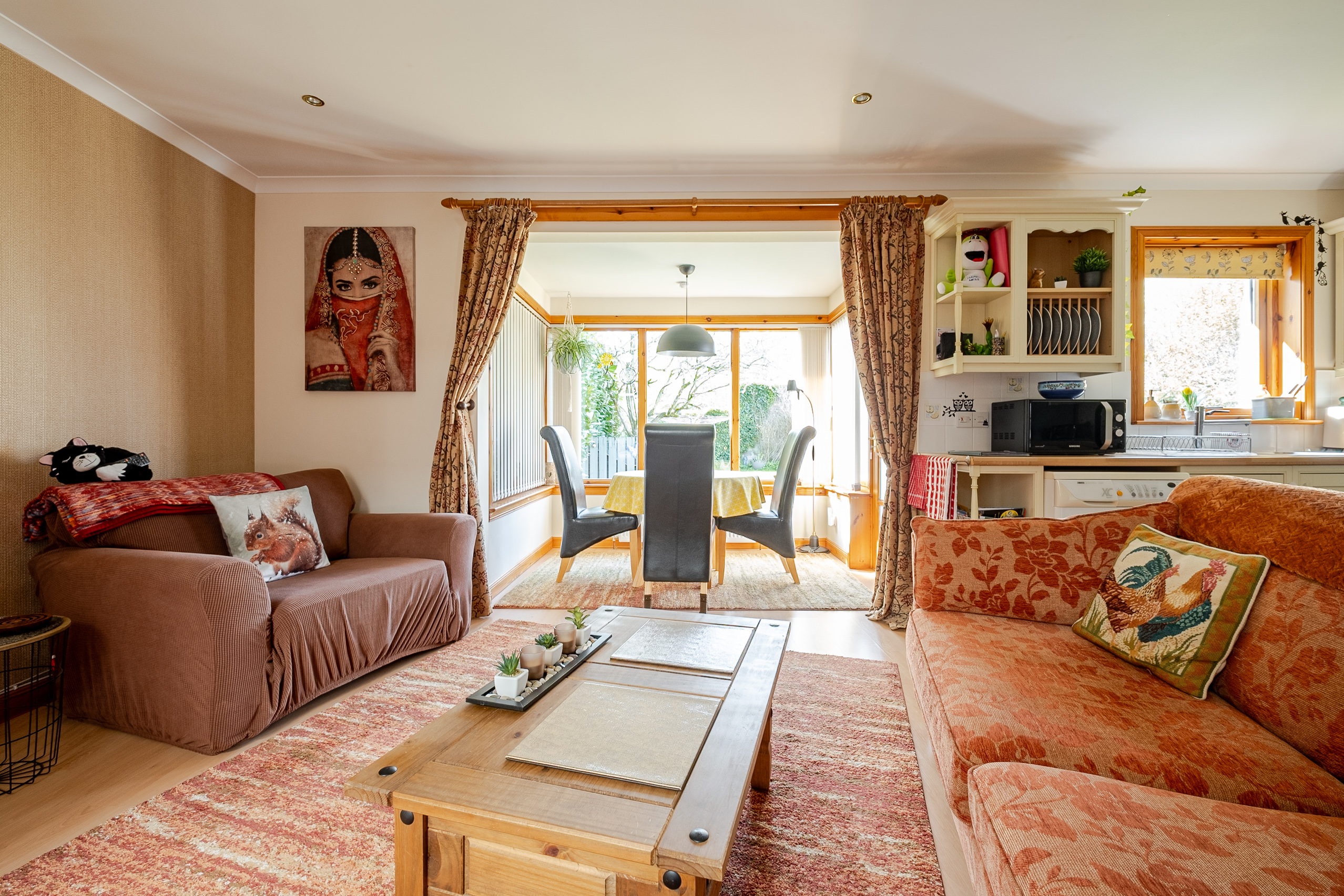 Ness-side Hideaway, Inverness + Breakfast included