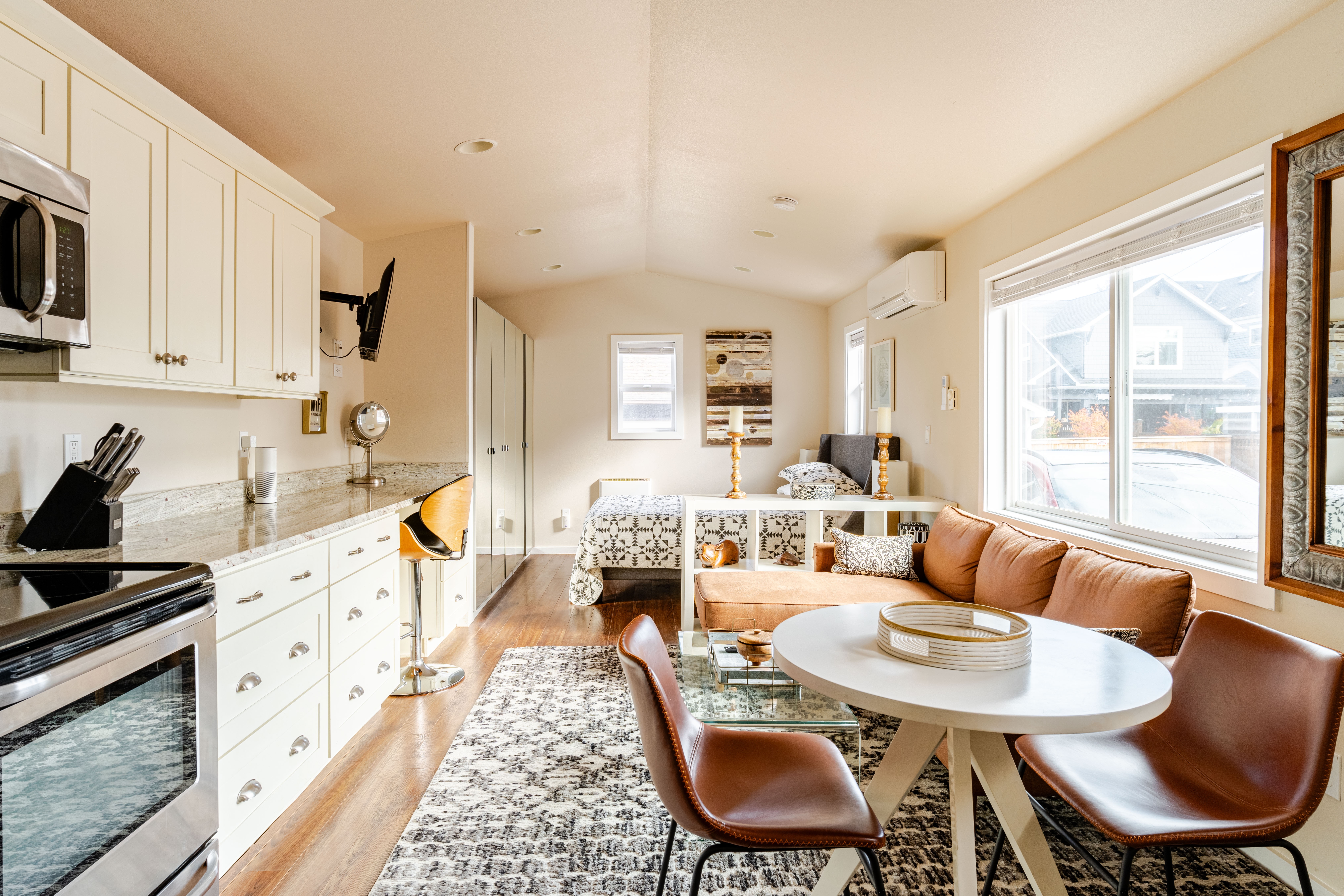 Detached Private Upscale Guest Cottage