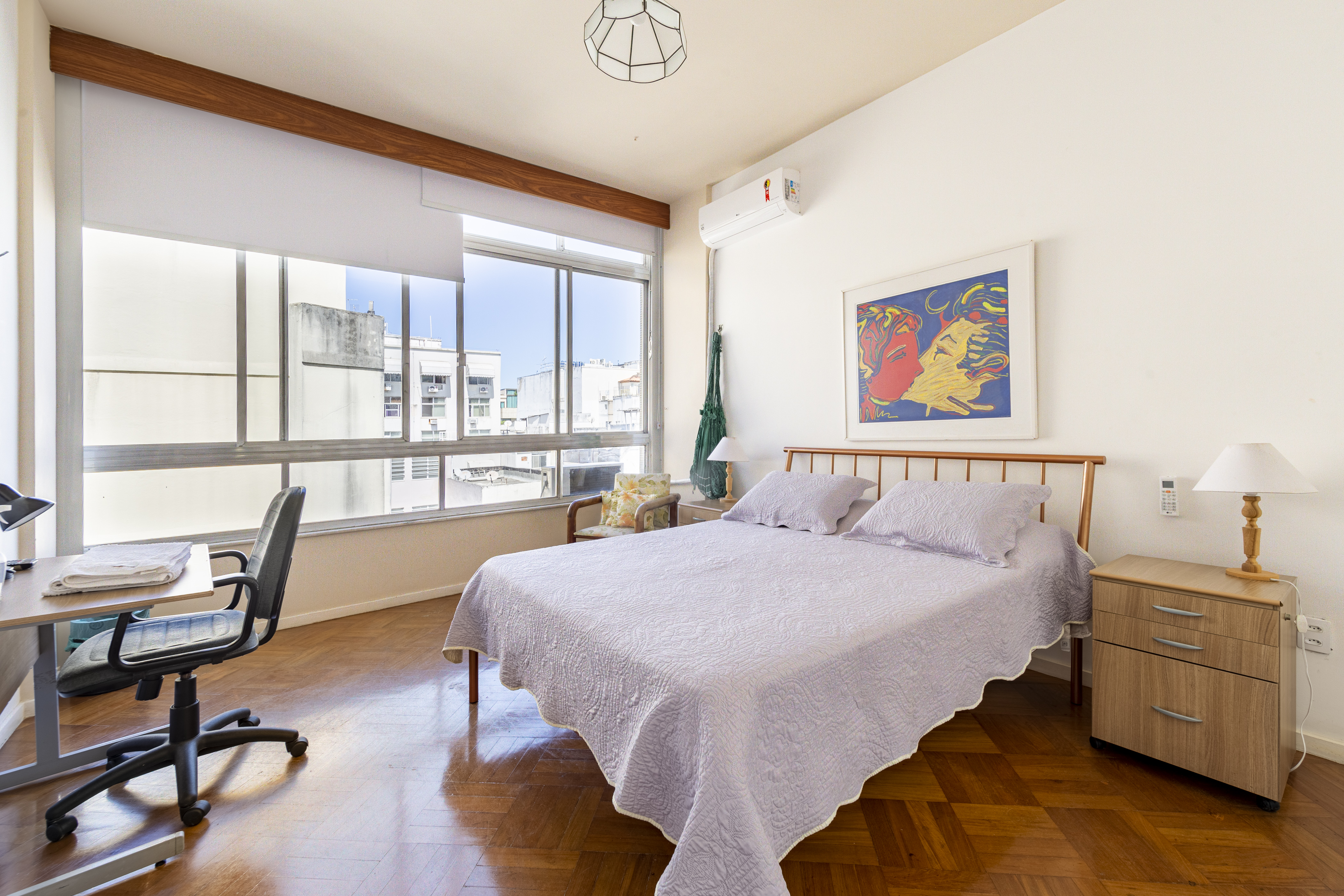 Great room: 2 blocks from the beach