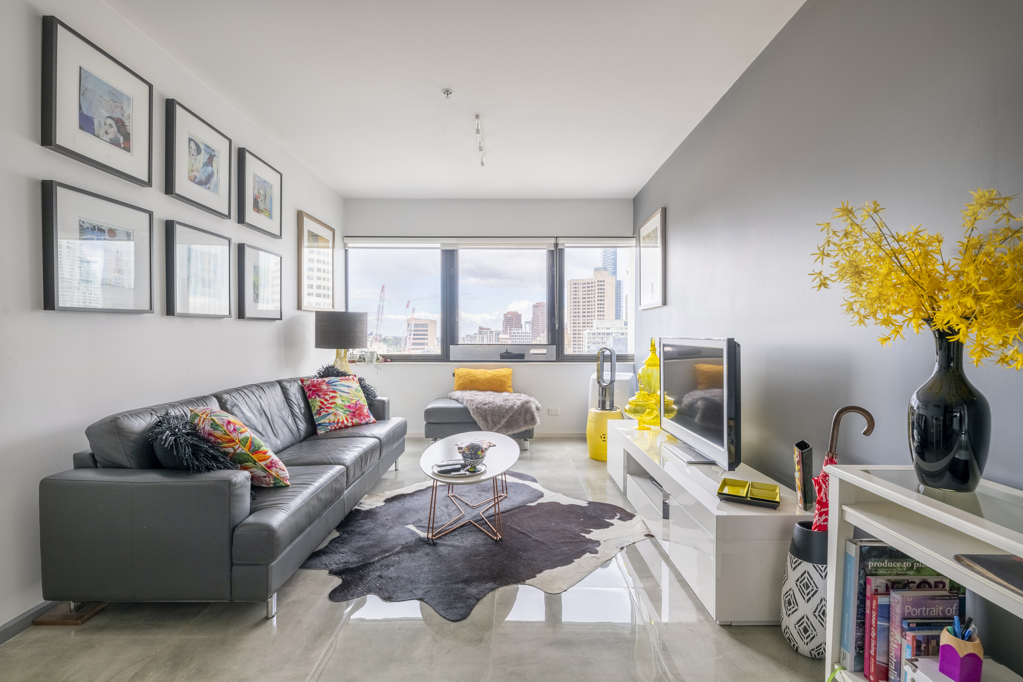 Chic & Spacious Apt at Emporium Shopping Centre
