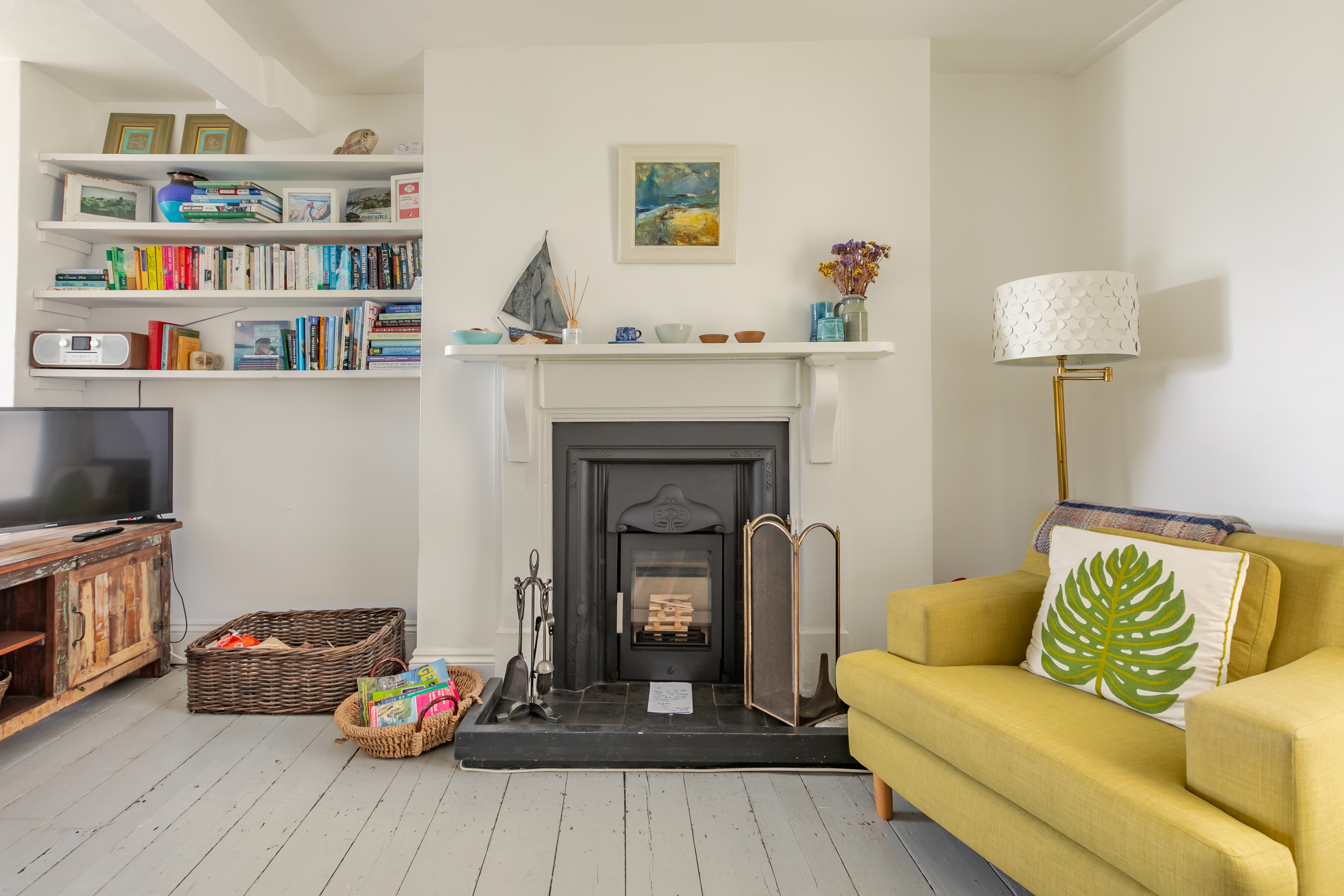 Niver Dewdhek Mousehole sea views, stylish comfort