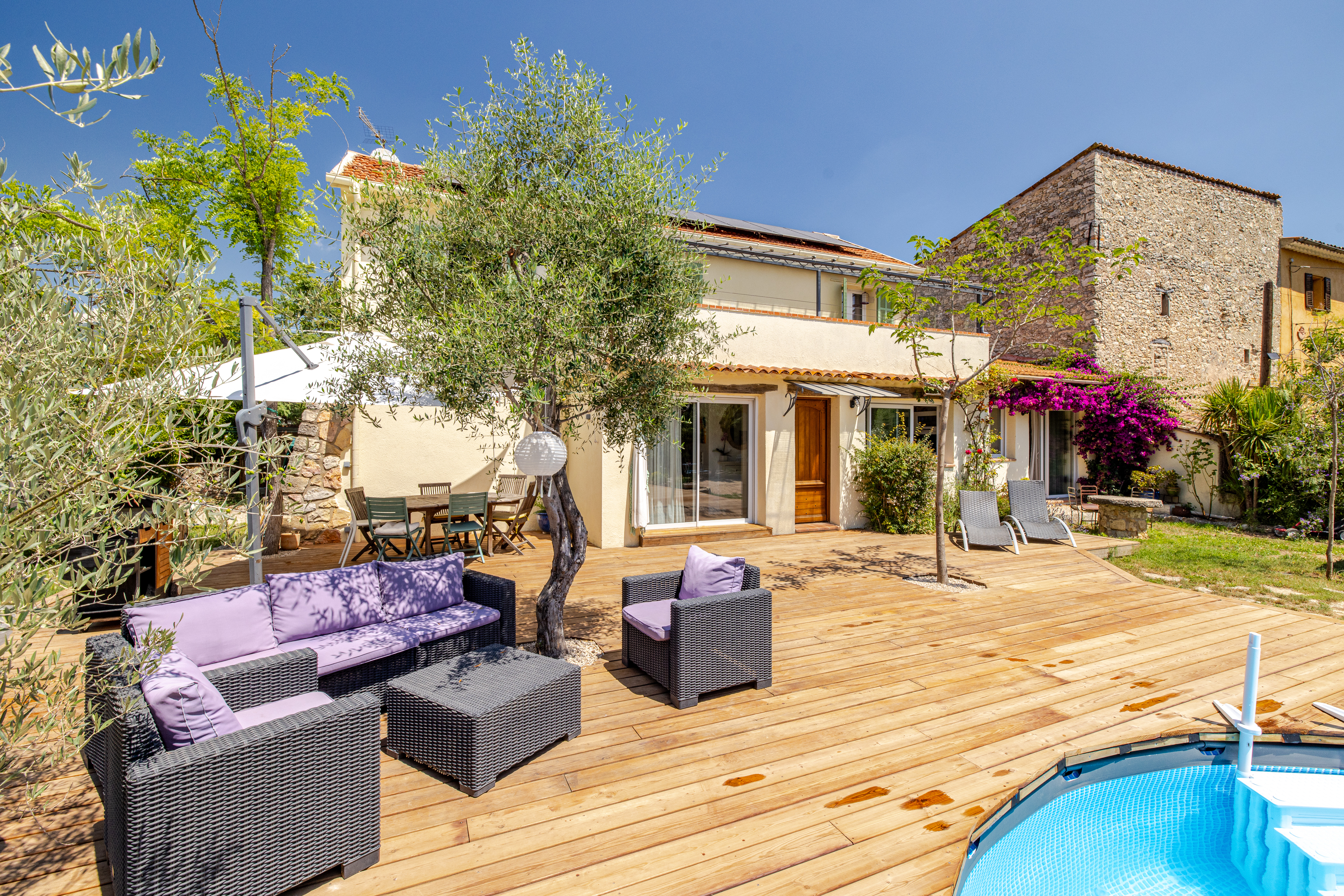 Charming house between sea and mountains