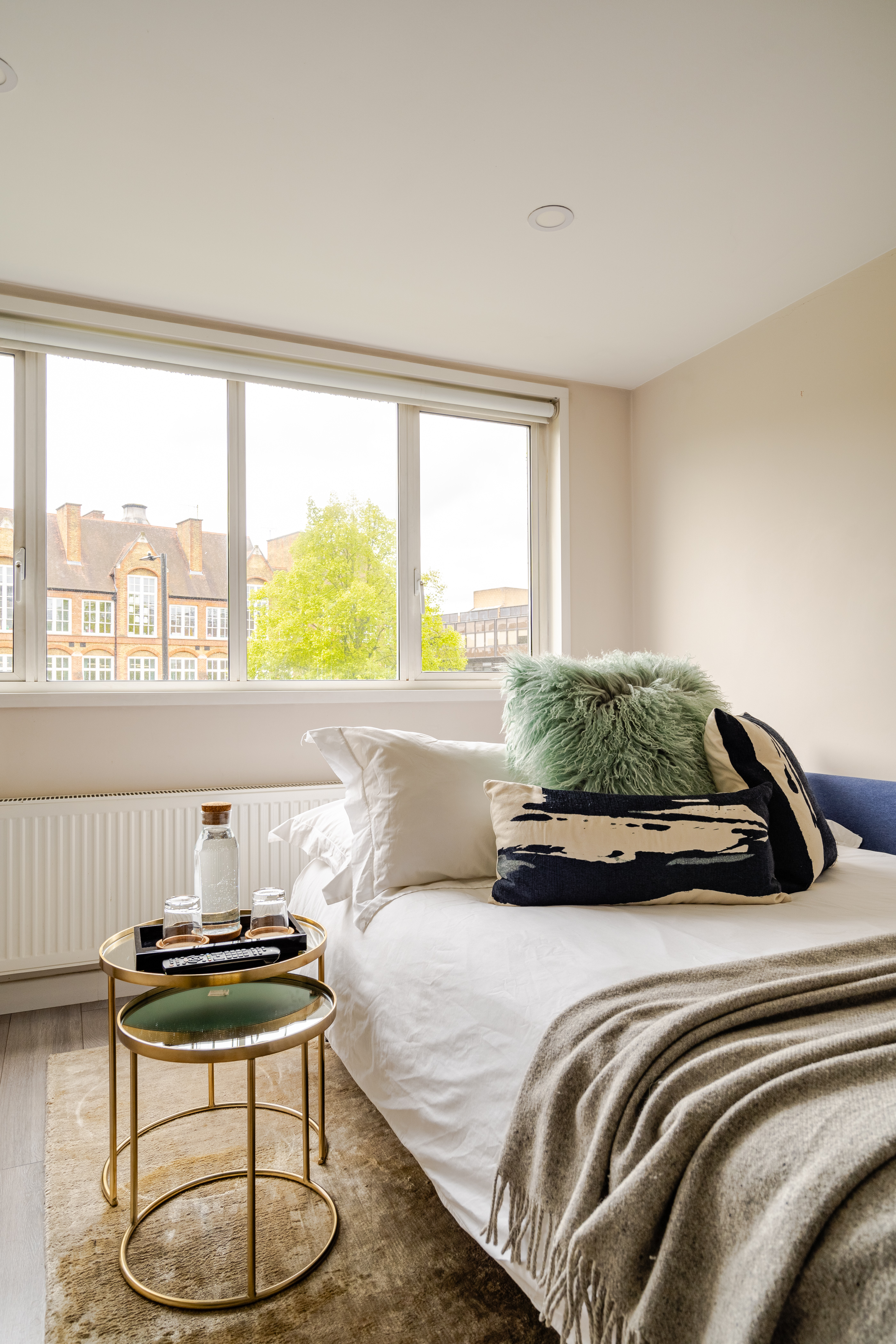 Clean shared flat with cat in zone 1 next to tube