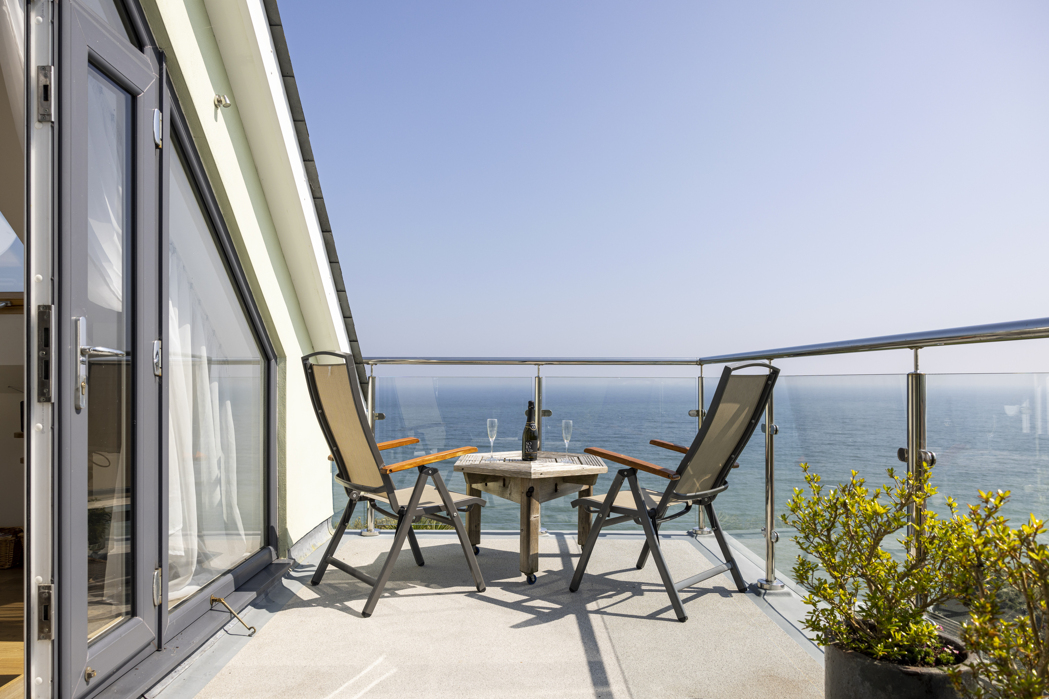 Seascape, Mevagissey cliff top B & B apartment.