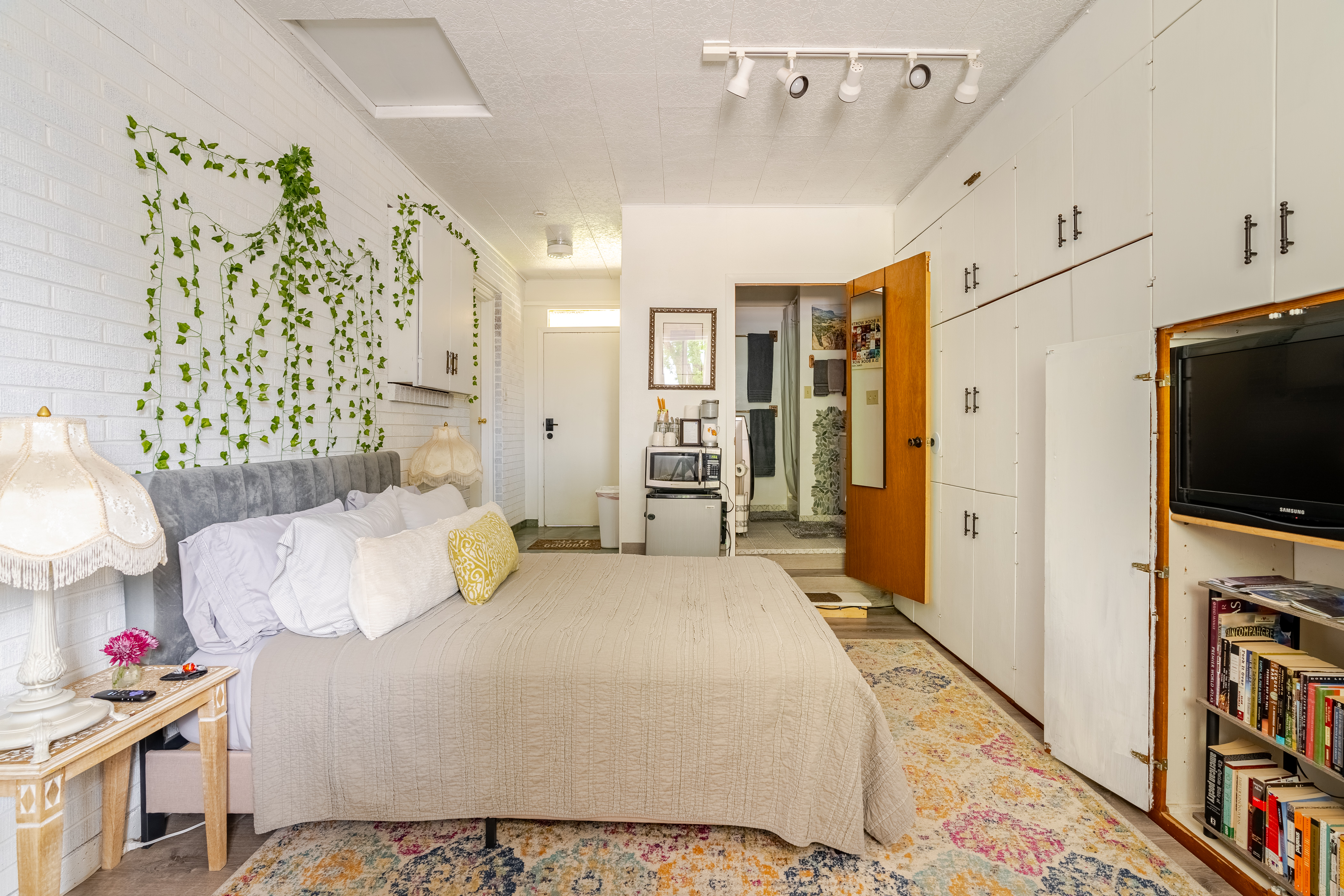 Suite Spot: Private & Cozy!
