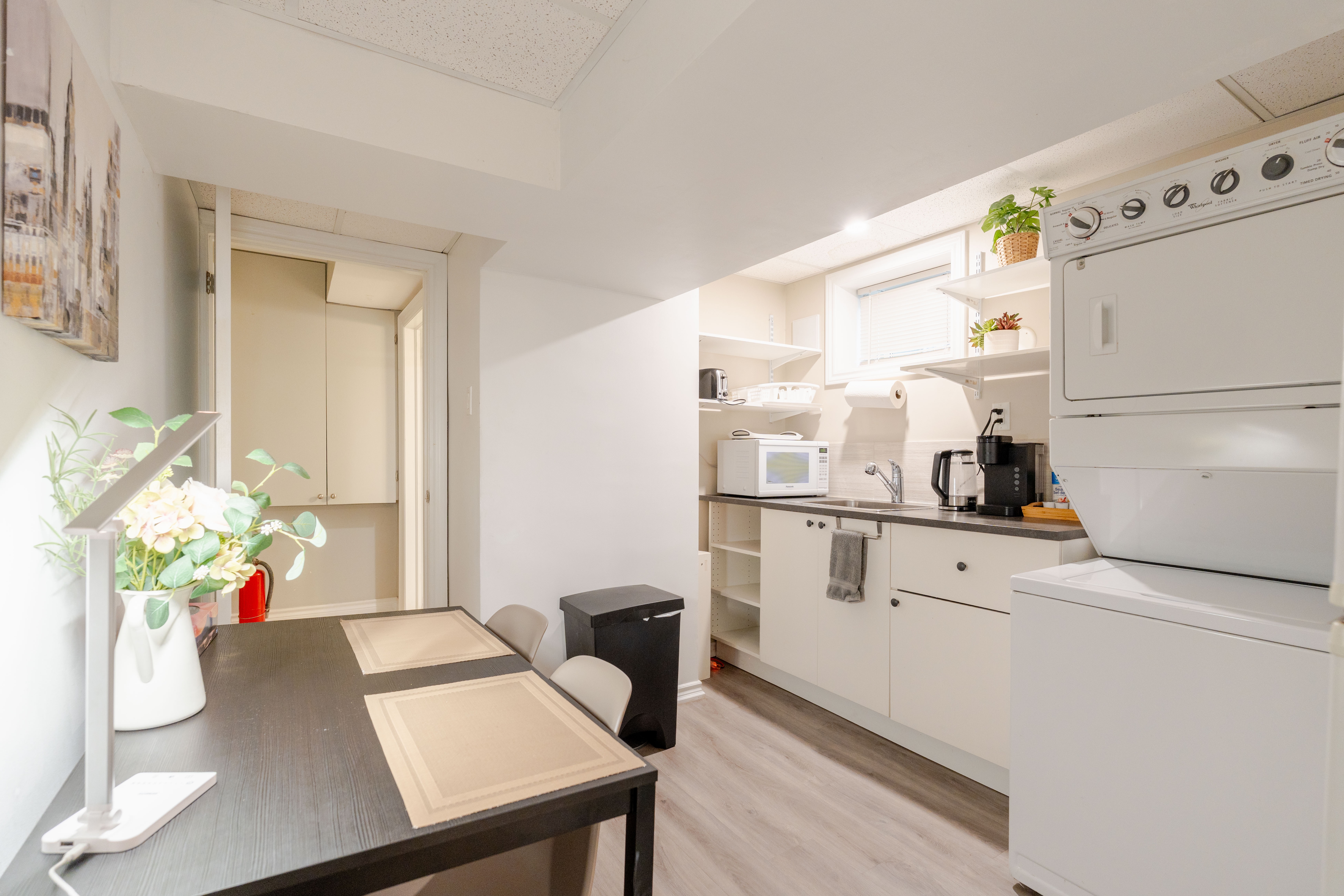 Private 1BR Apartment| Free Parking| Near Airport