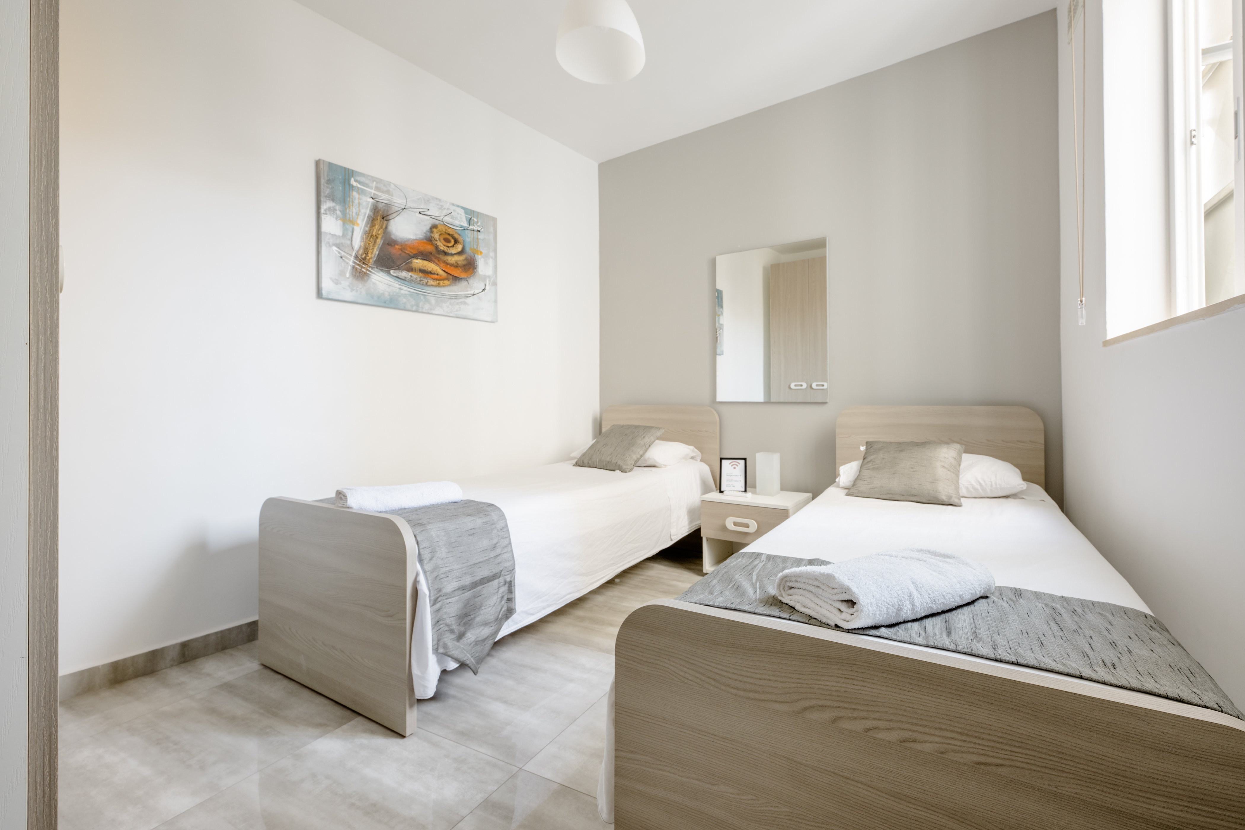 F12.2 Room 2 single beds privated bathroom