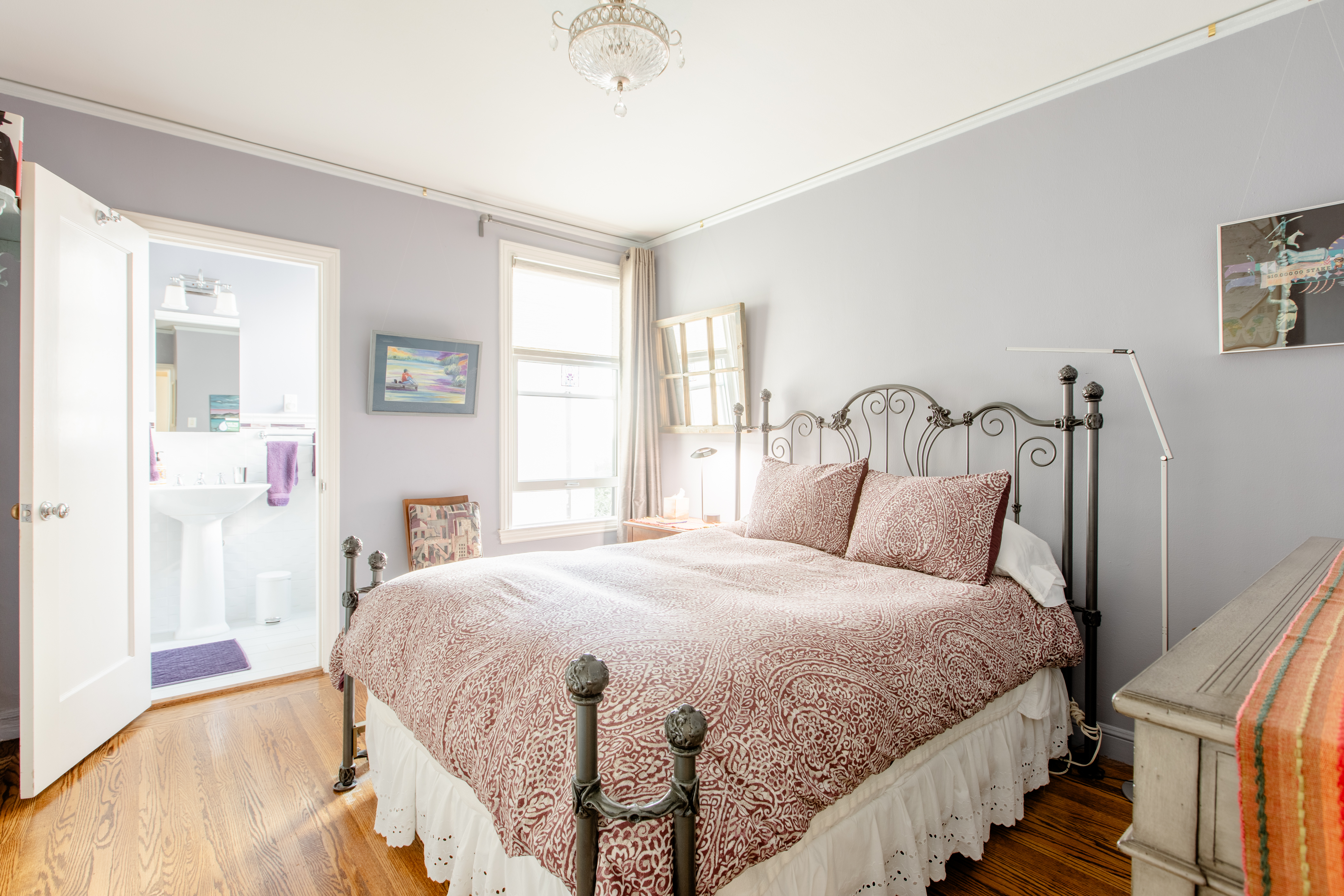 Tranquil Queen Suite w/ Private Bath – Coastal SF