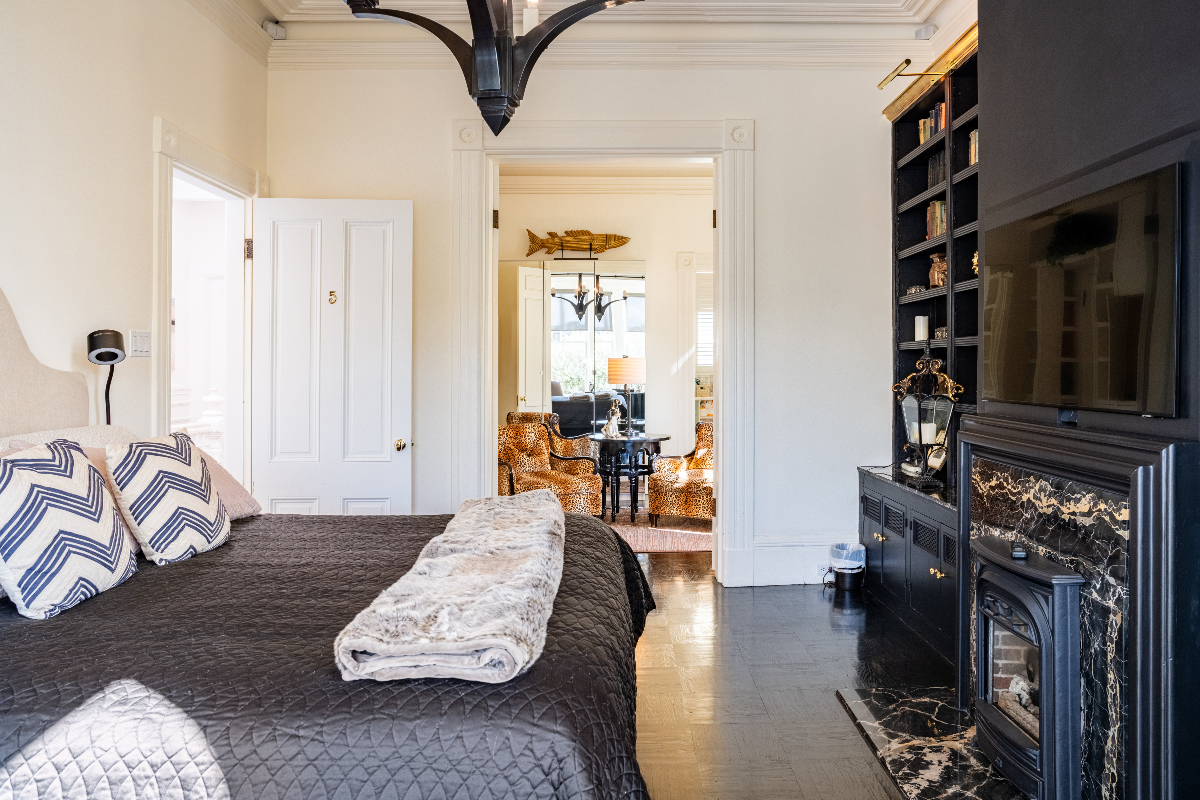 Chic Jr. Suite Pacific Heights Victorian Home-pvt