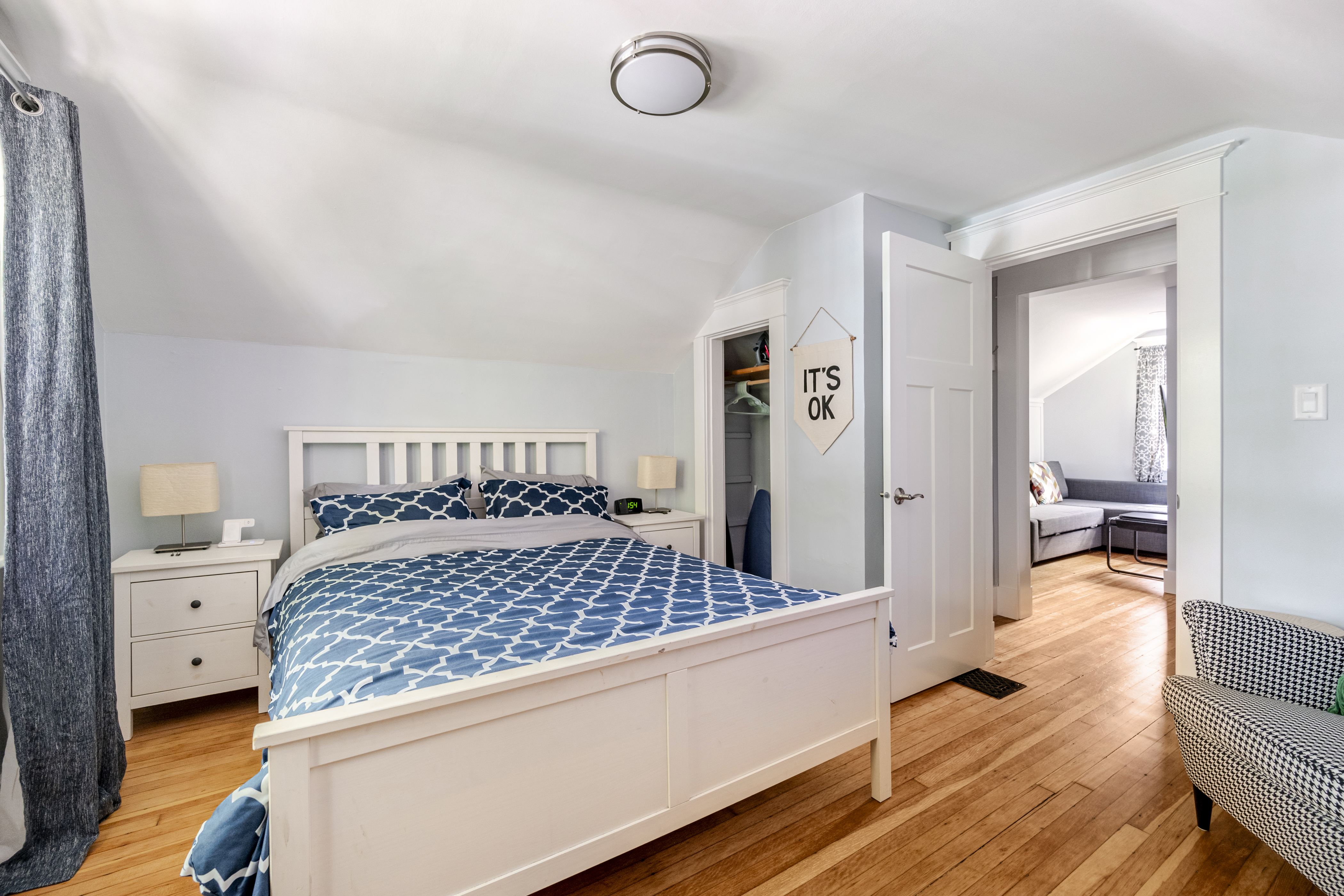 Private top floor of craftsman home (1BR+den+bath)