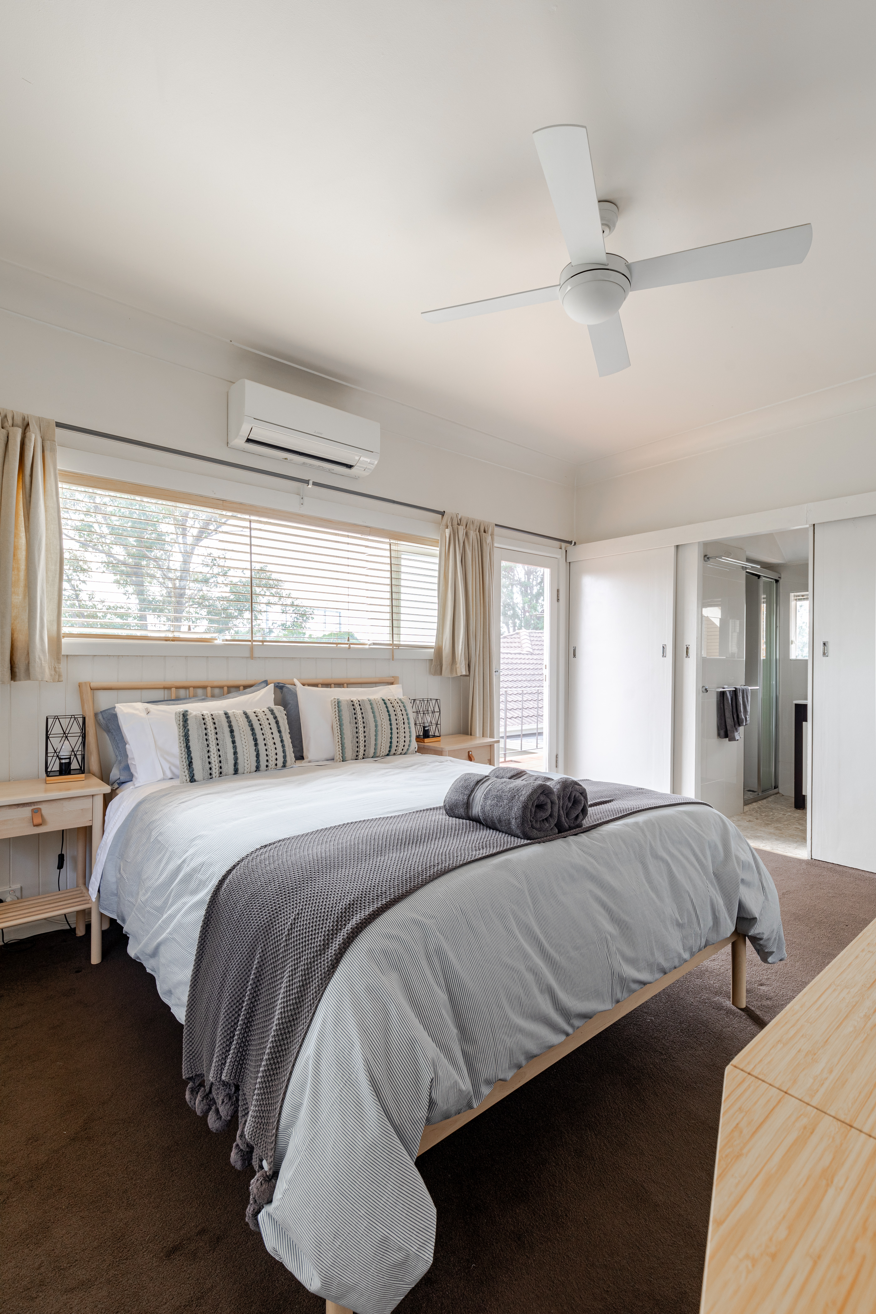 Chic Balcony Studio, Near Beach +FREE WiFi/Netflix