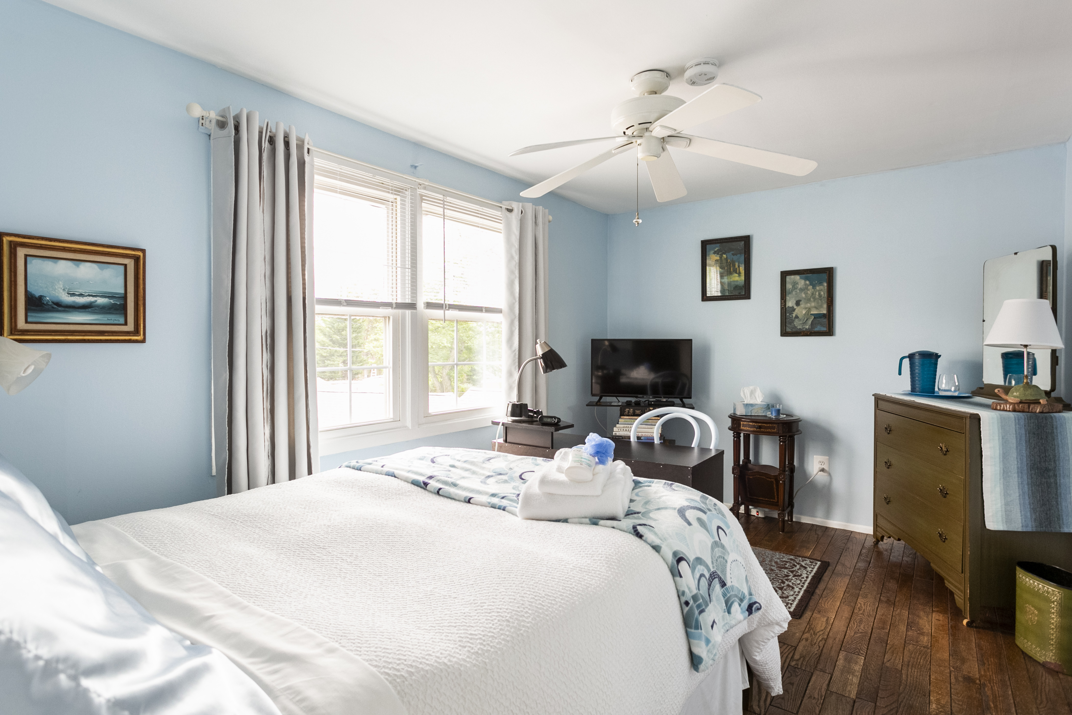 Beautiful Cozy Blue Room