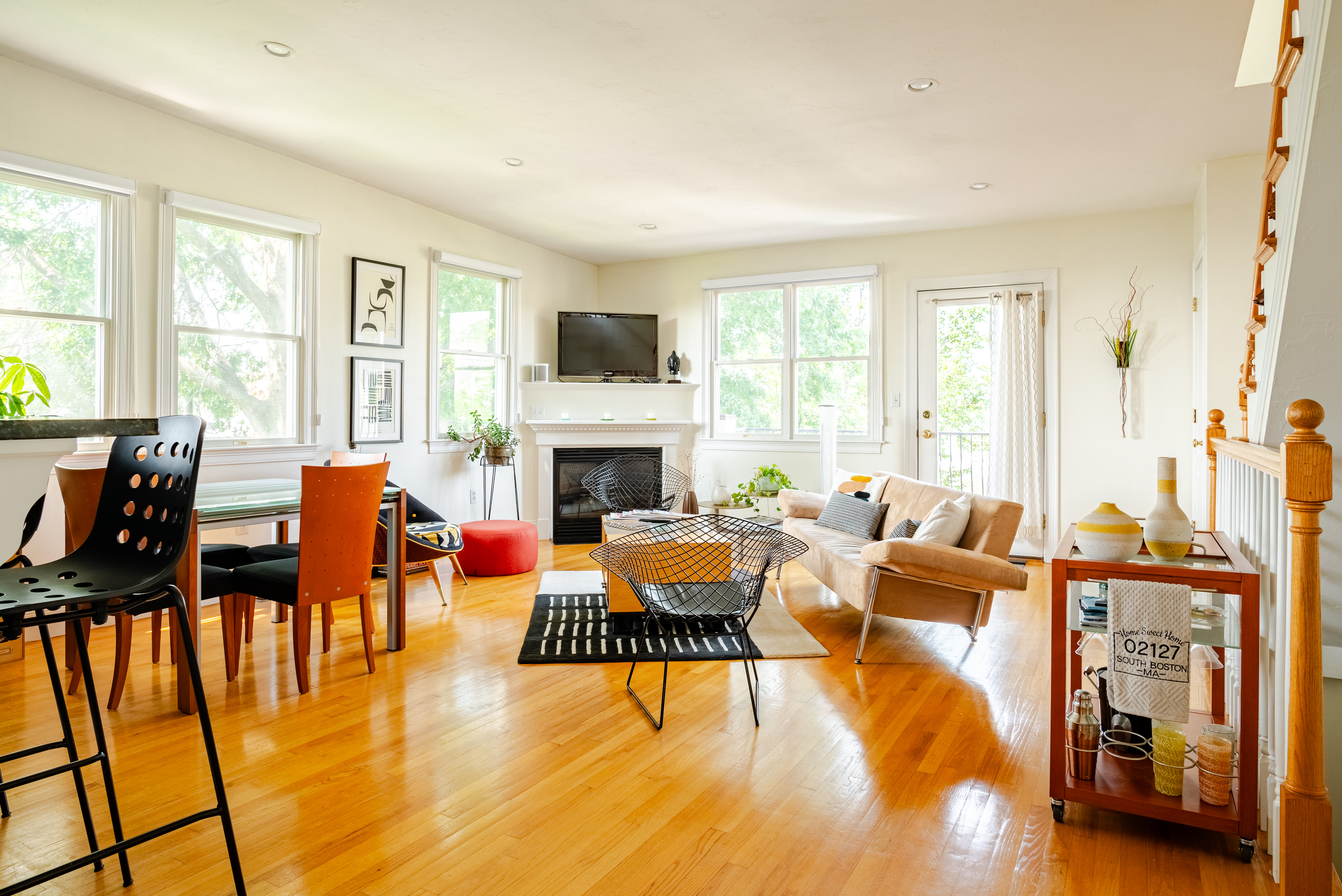 Sunny Duplex Condo + Private Parking