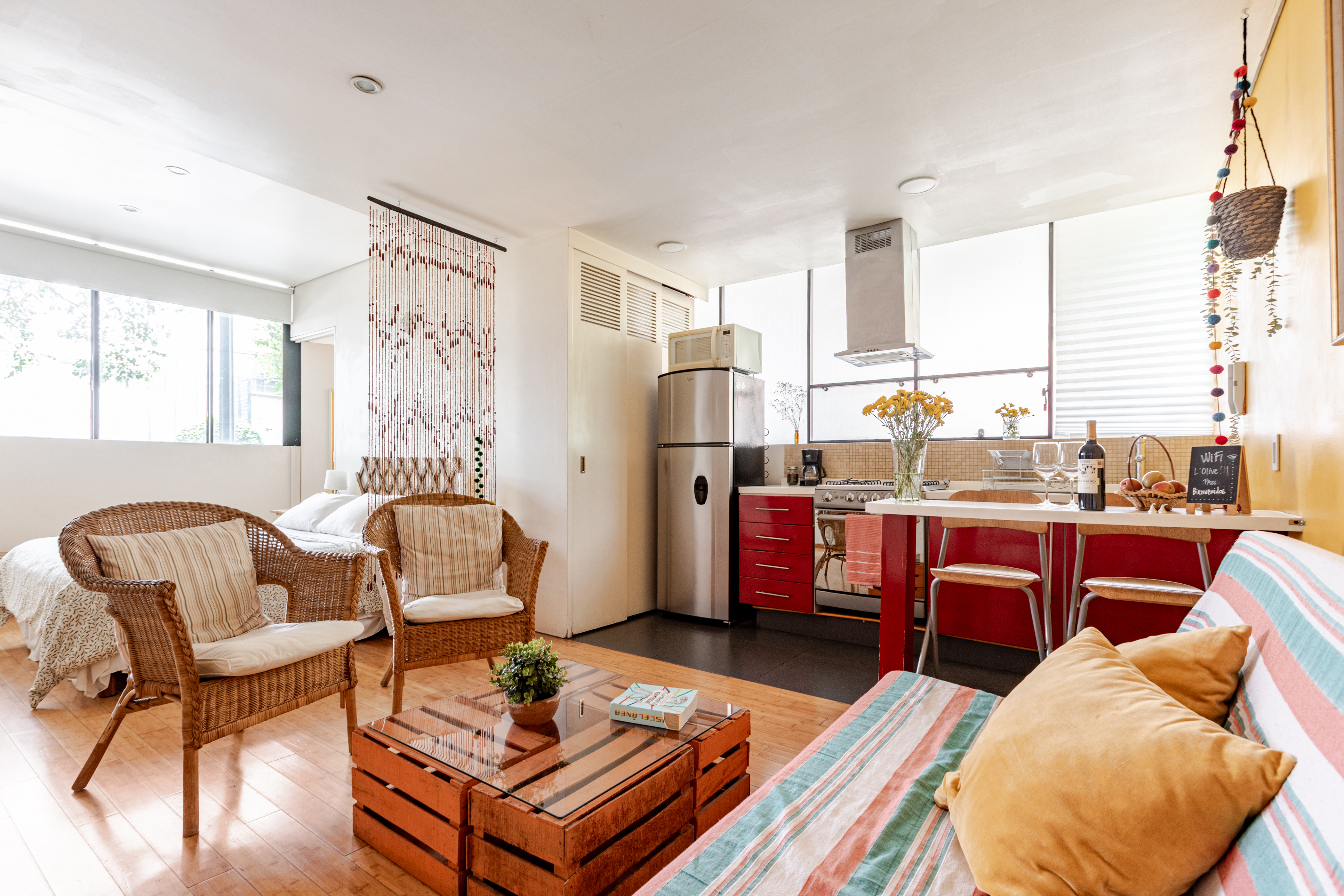 L'Olive Gorgeous Studio. 5 min WTC. 4 px.