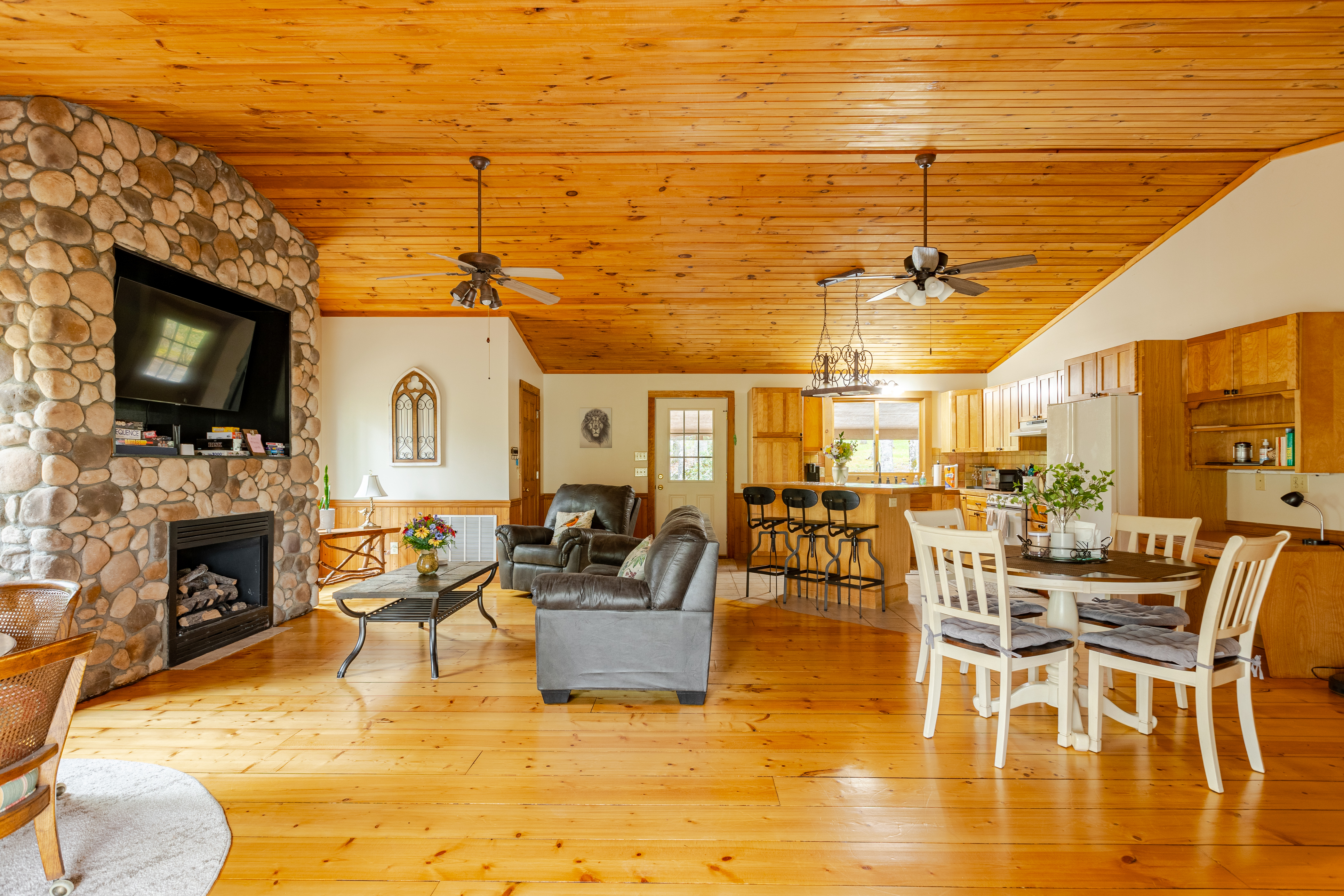 Secluded Cabin Getaway- The Laurel House - Cabins for Rent in