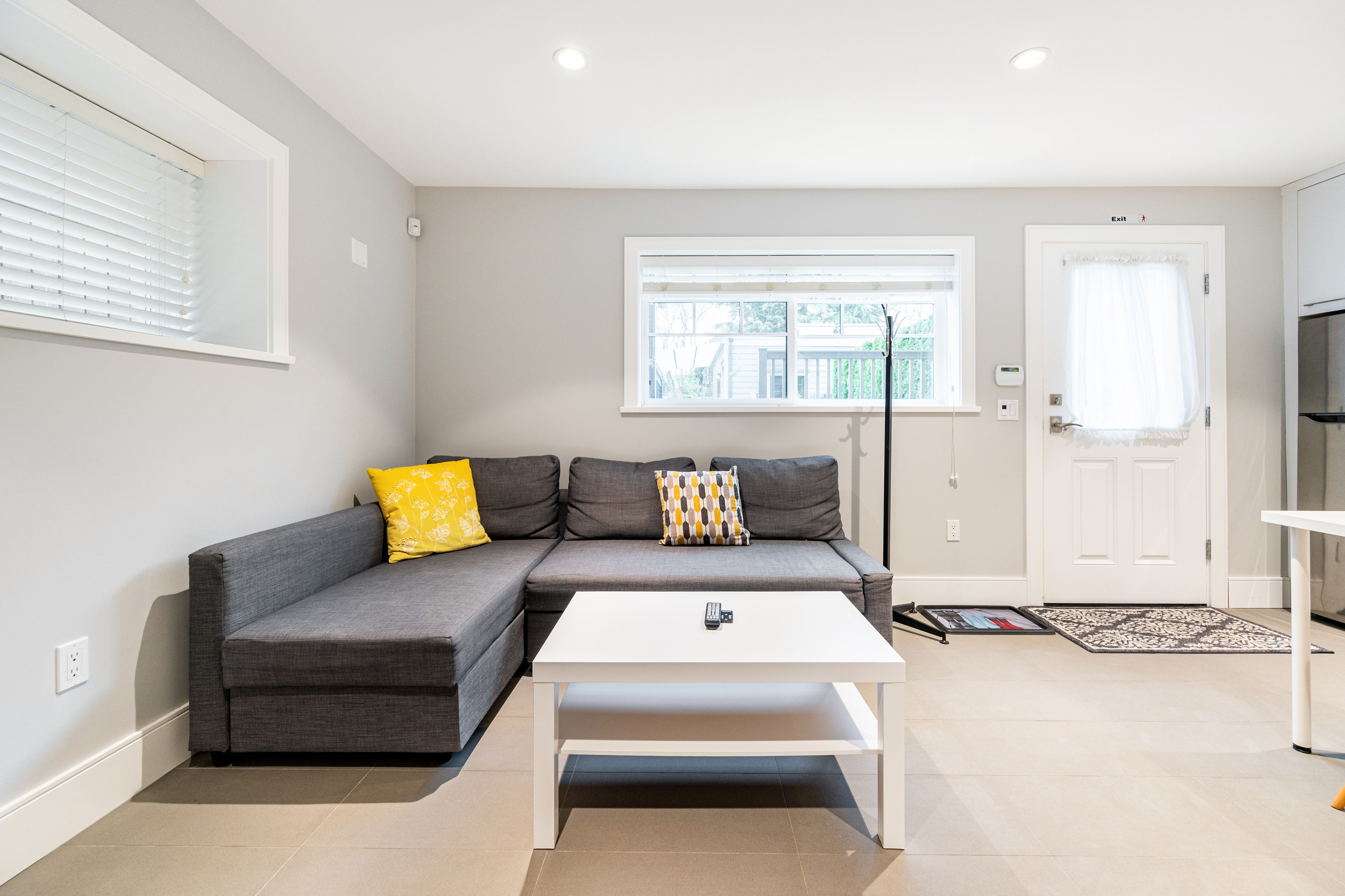 Bright guest-private space in heart of Kits