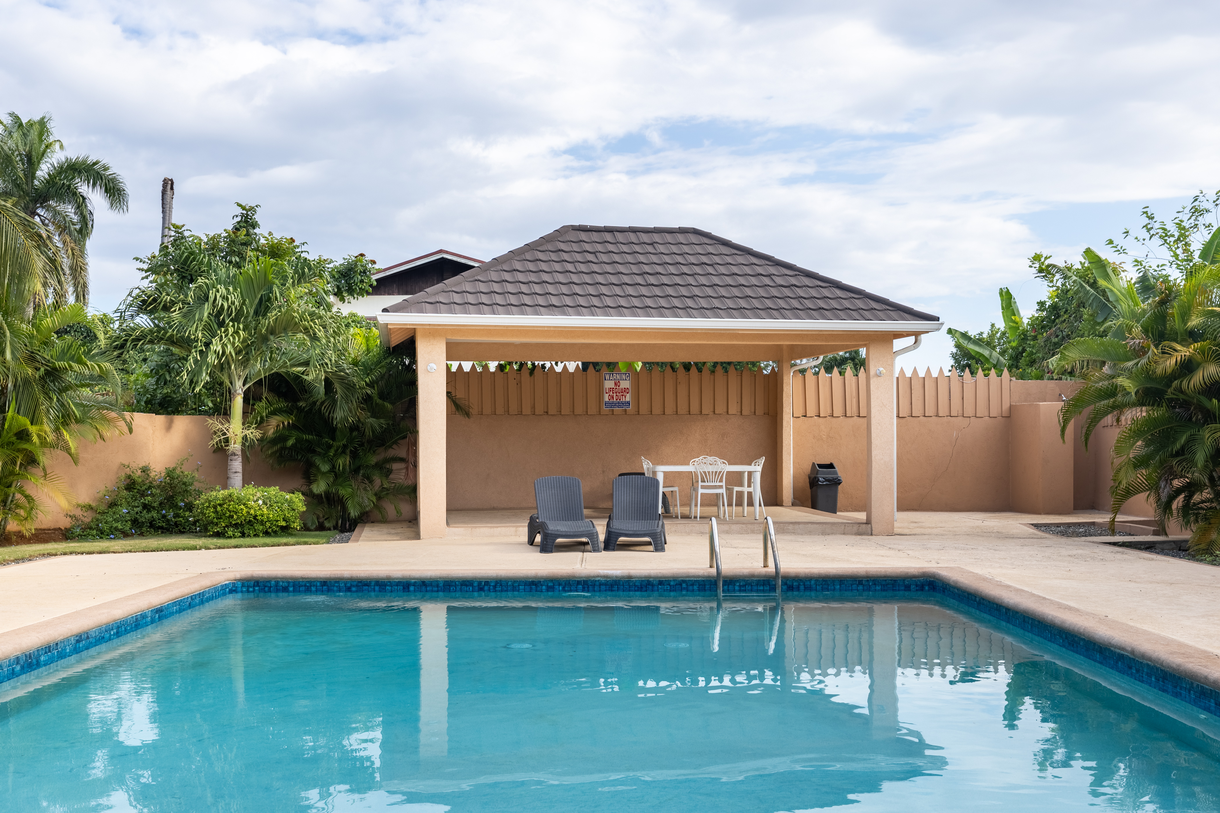 My Palm Retreat, POOL, Gated, Fully A/C, King Bed