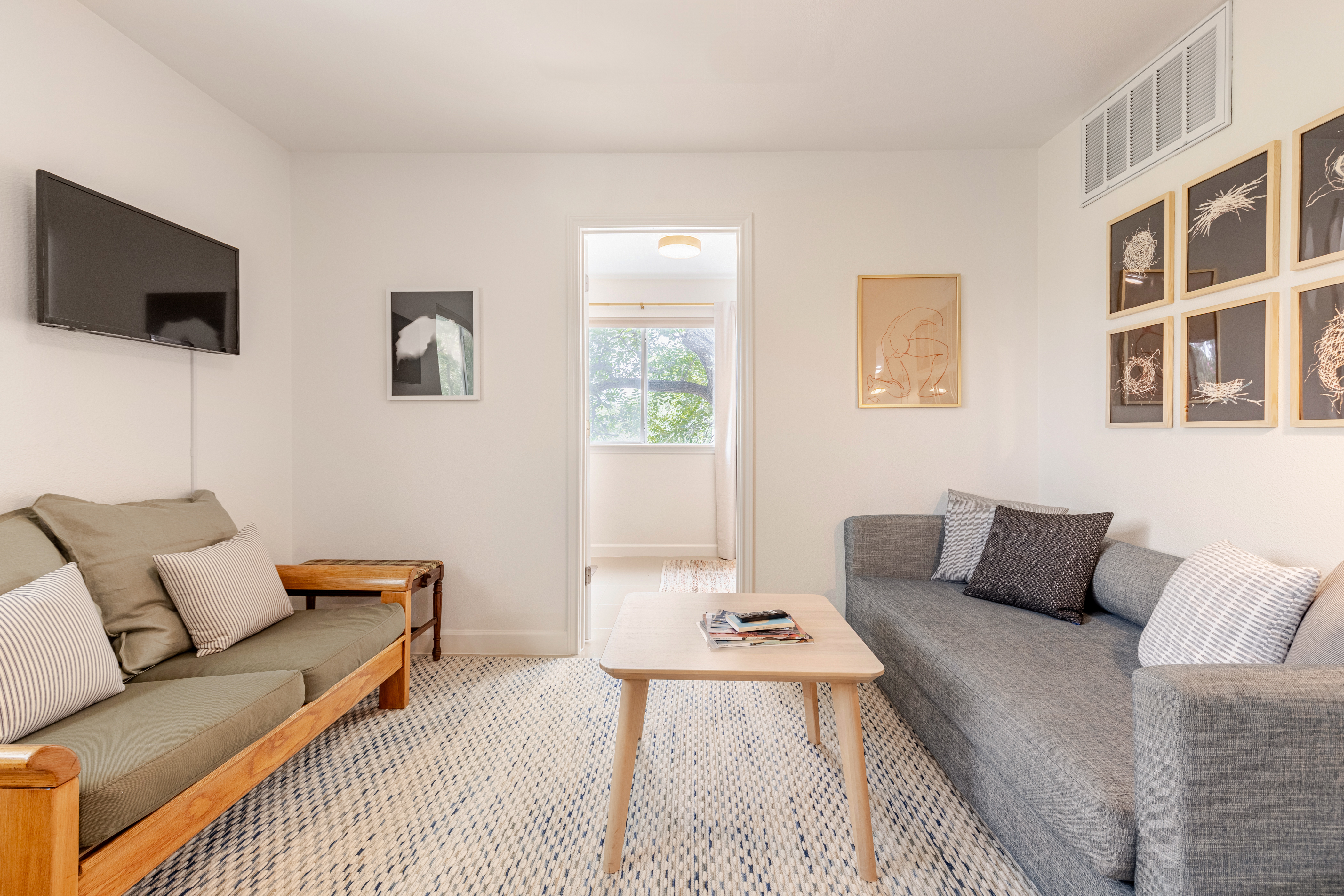 Quiet, bright corner unit with covered parking in 78701, Austin
