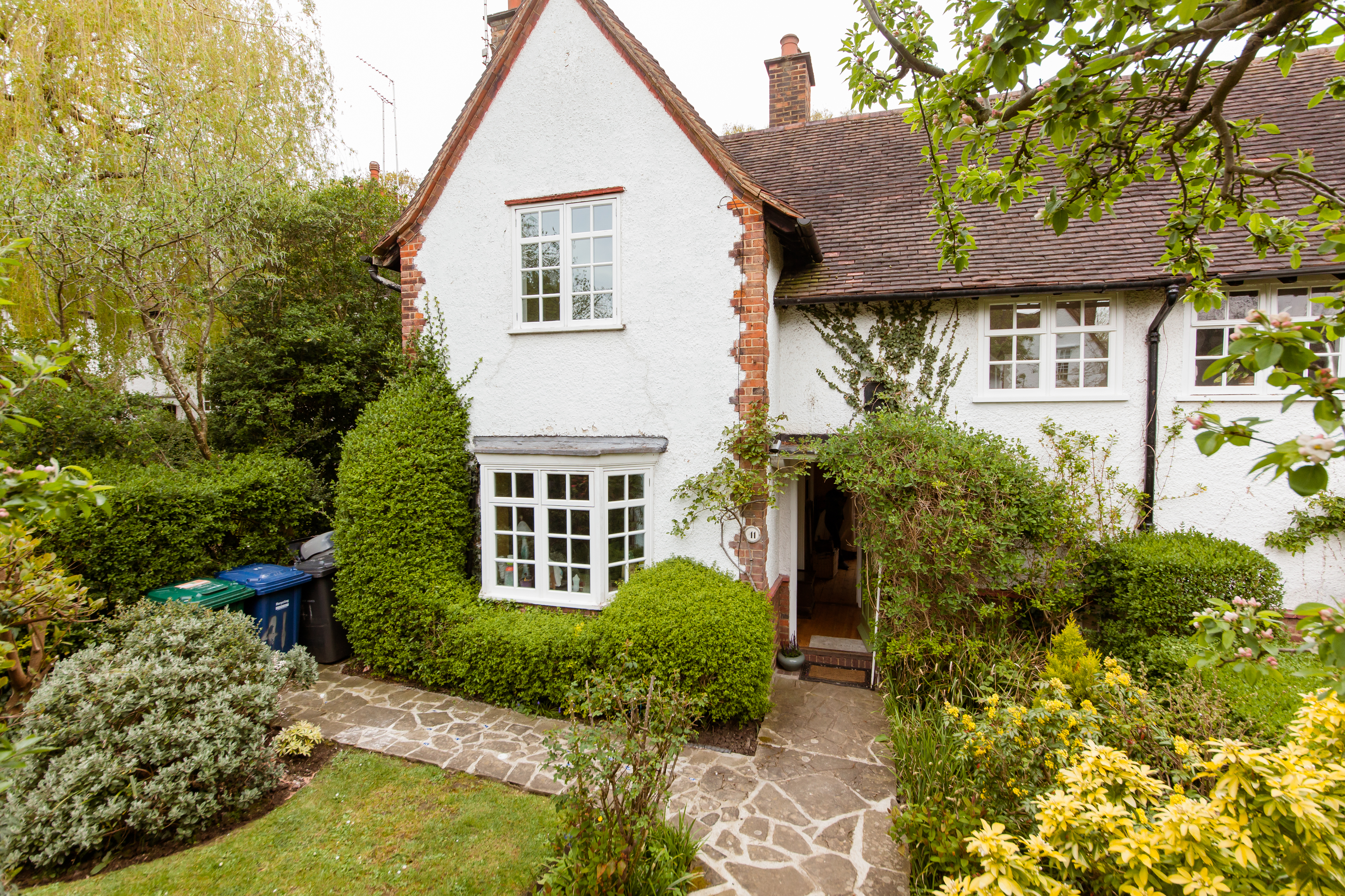 Picturesque Arts and Crafts Cottage in Barnet, London