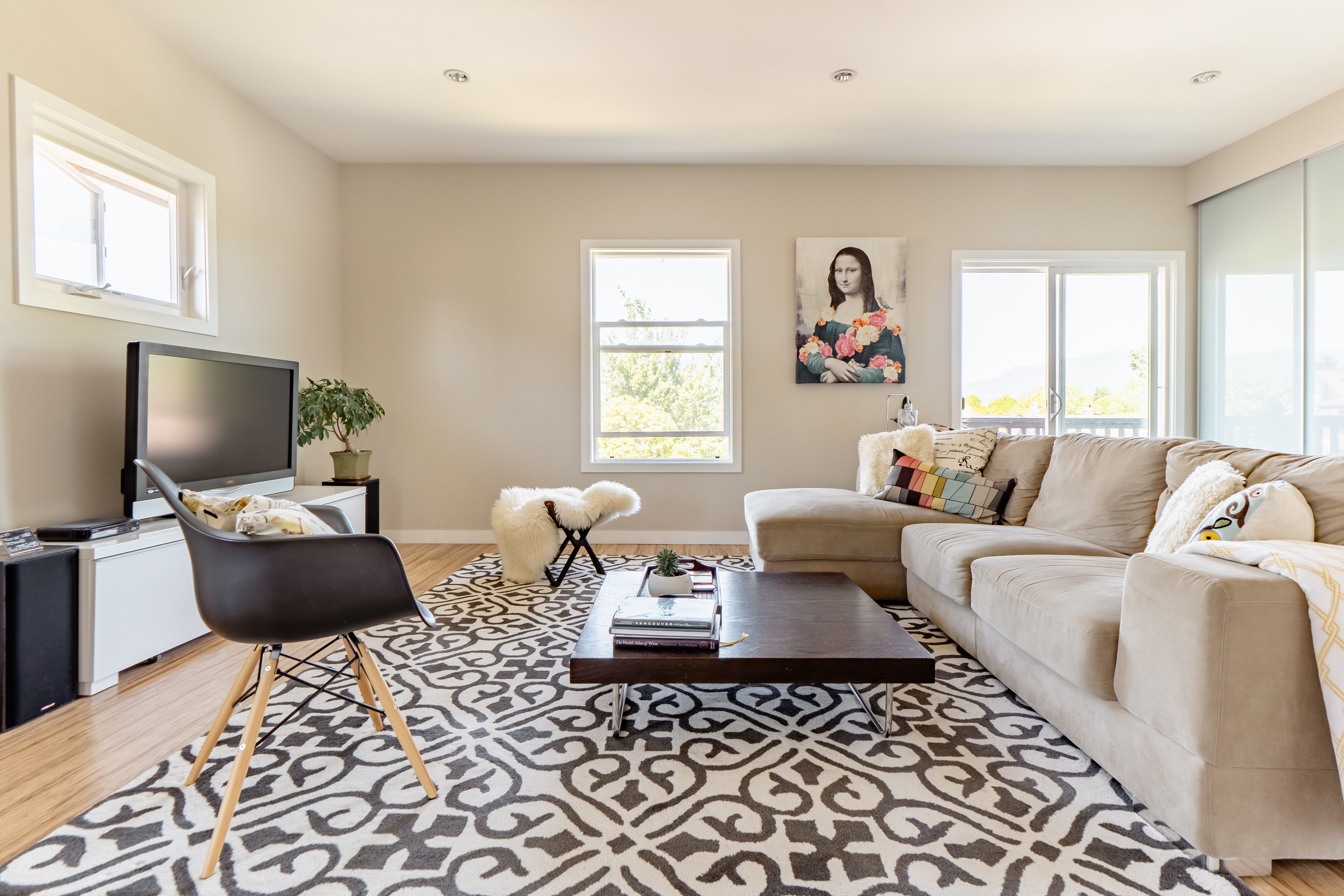 Beautiful 2-bd Modern home